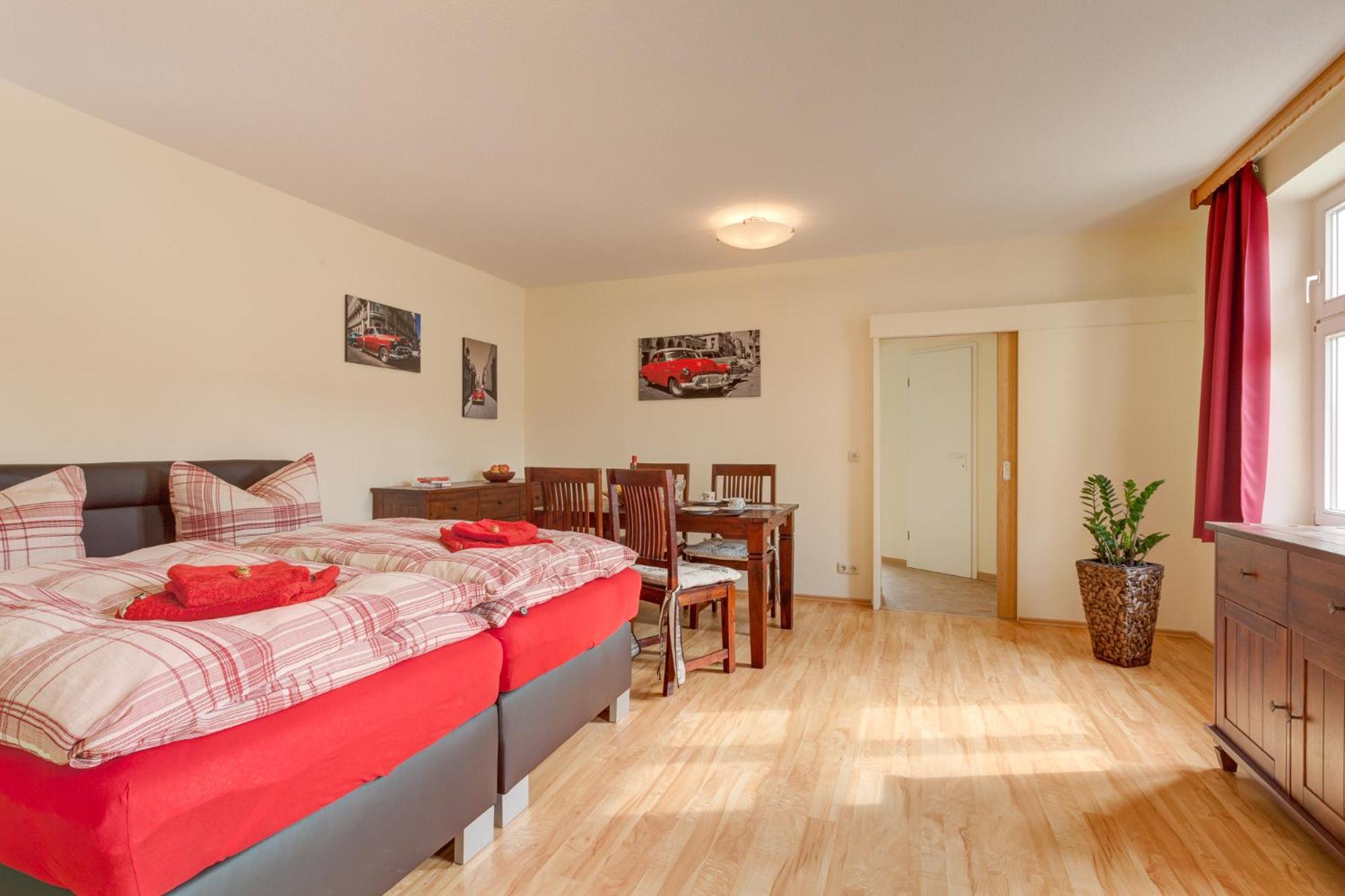 One-Bedroom Apartment photo 1