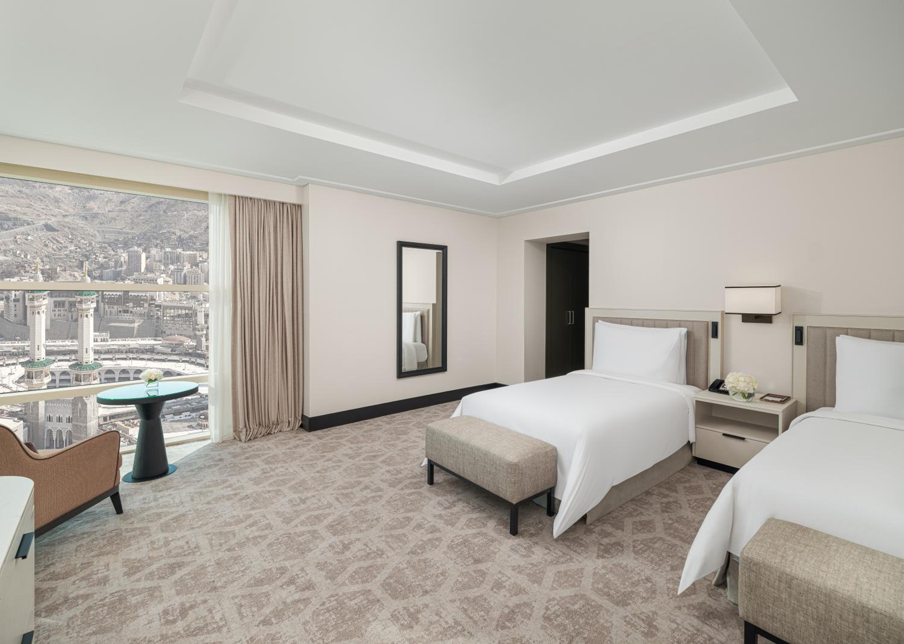 Executive Suite City View thumbnail 5