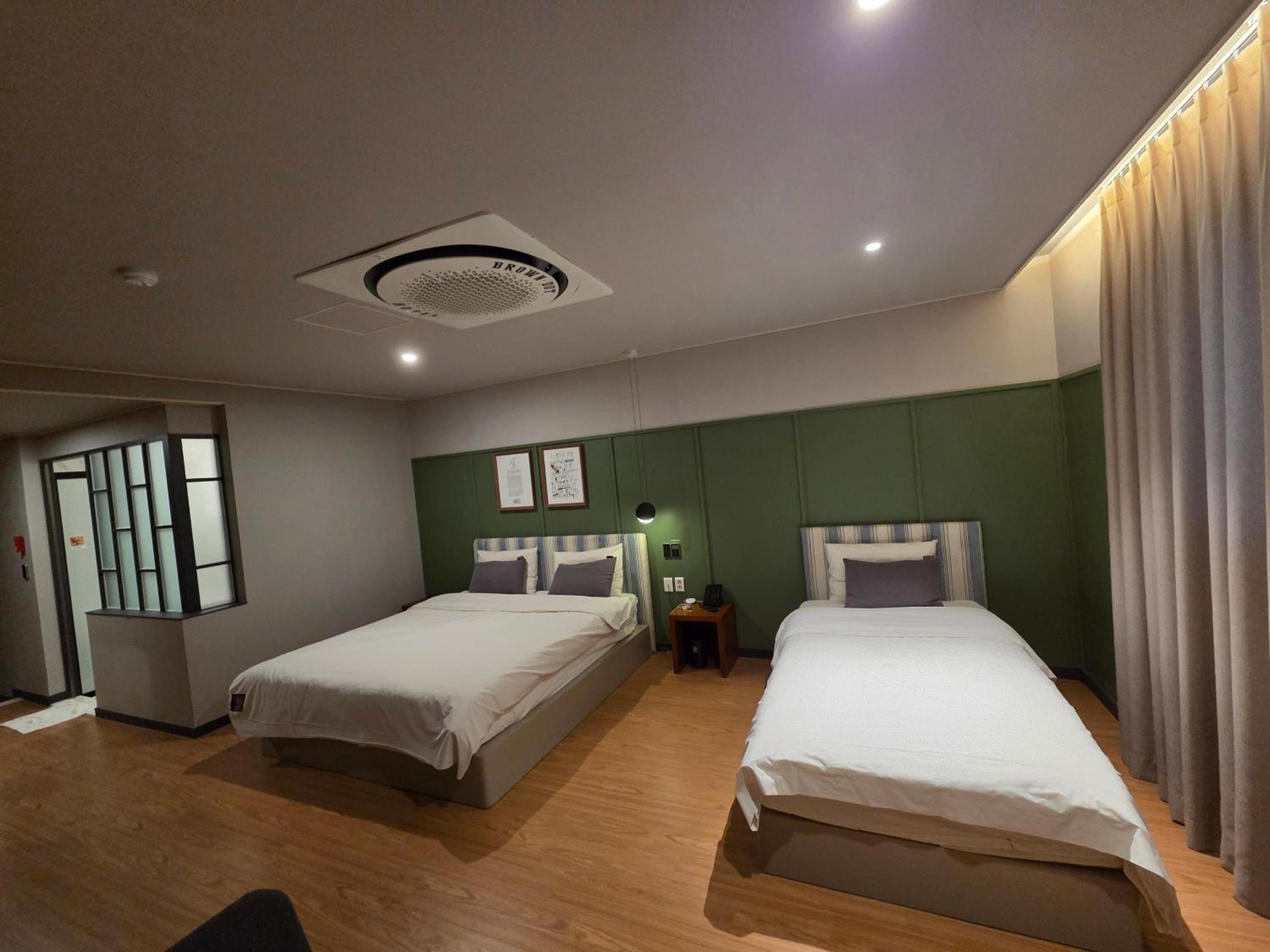 Deluxe Twin Room photo 3