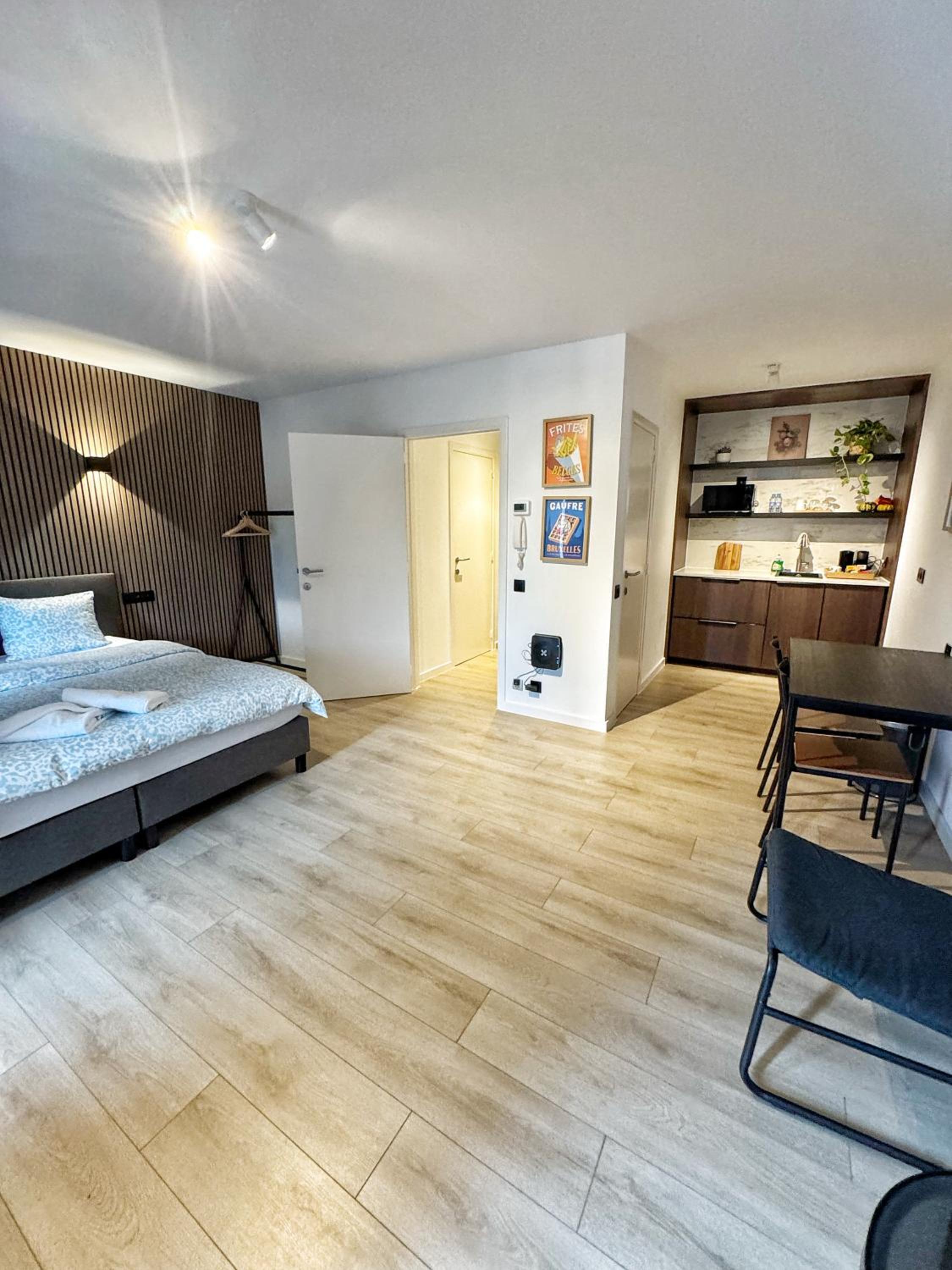 One-Bedroom Apartment photo 1