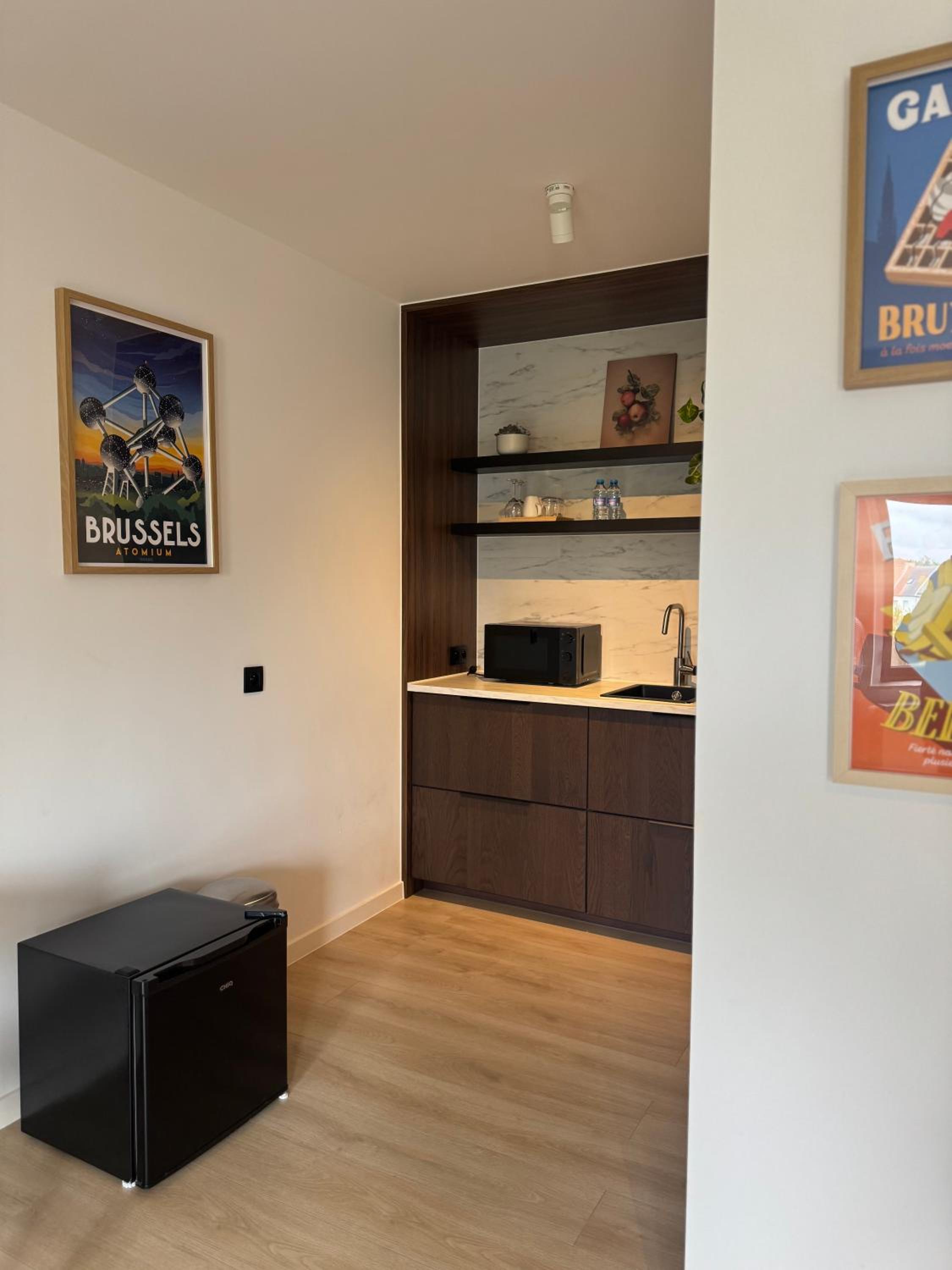 One-Bedroom Apartment photo 1