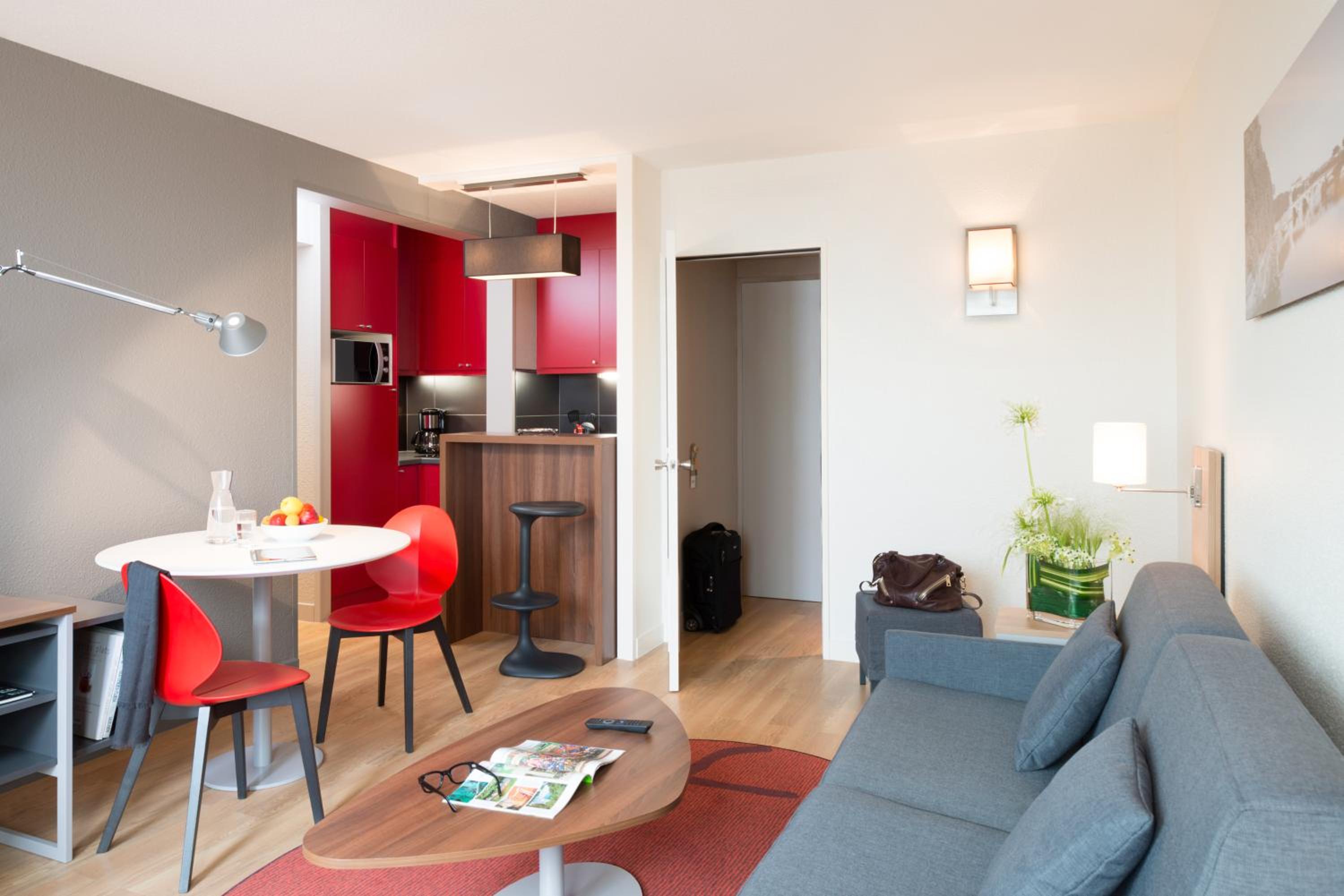 One-Bedroom Apartment - Photo 2