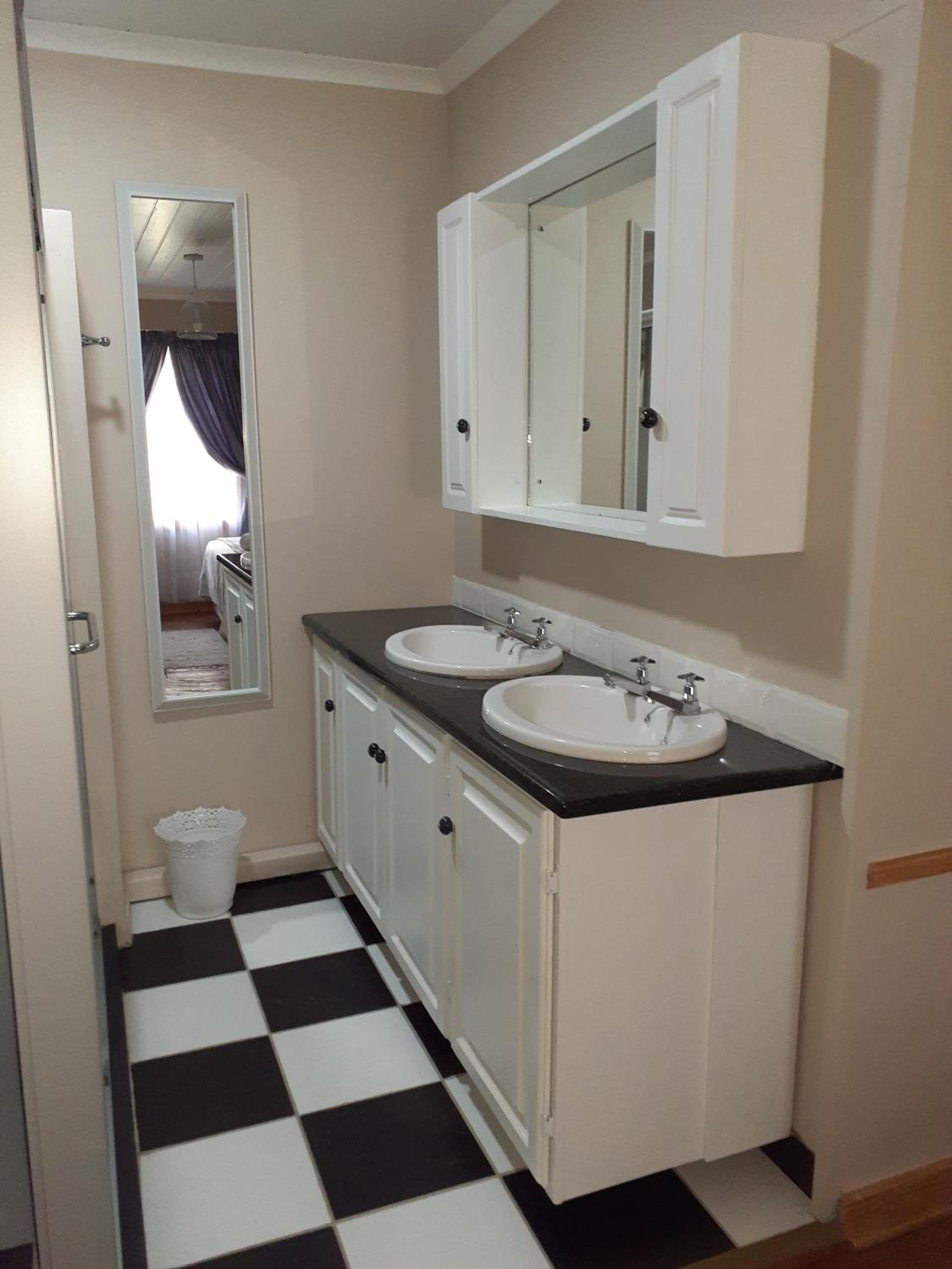 Double Room with Private Bathroom photo 3