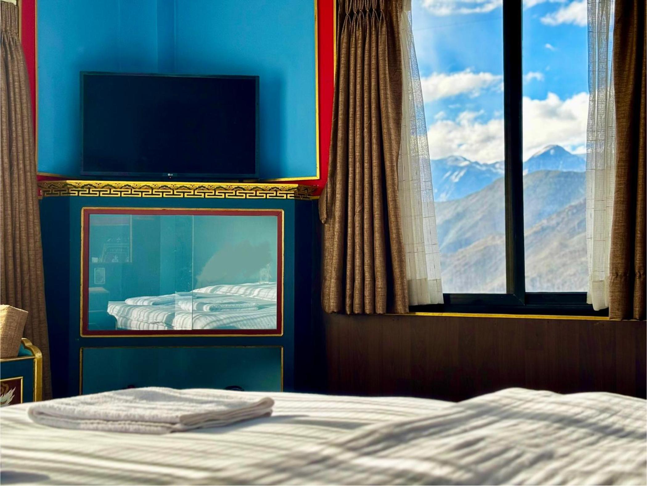 Deluxe King Room photo 1