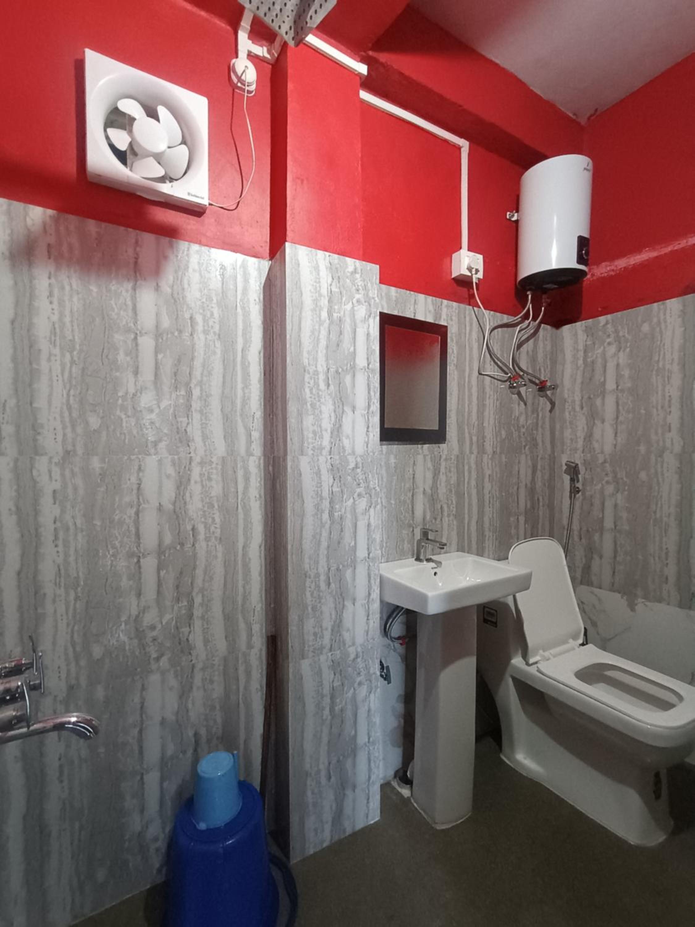 Quadruple Room with Private Bathroom photo 2