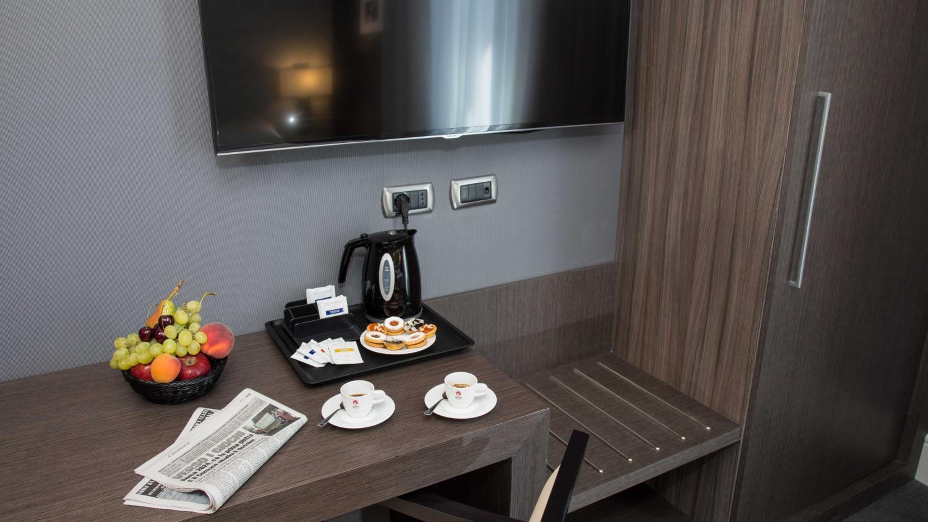 Small Double Room thumbnail 5