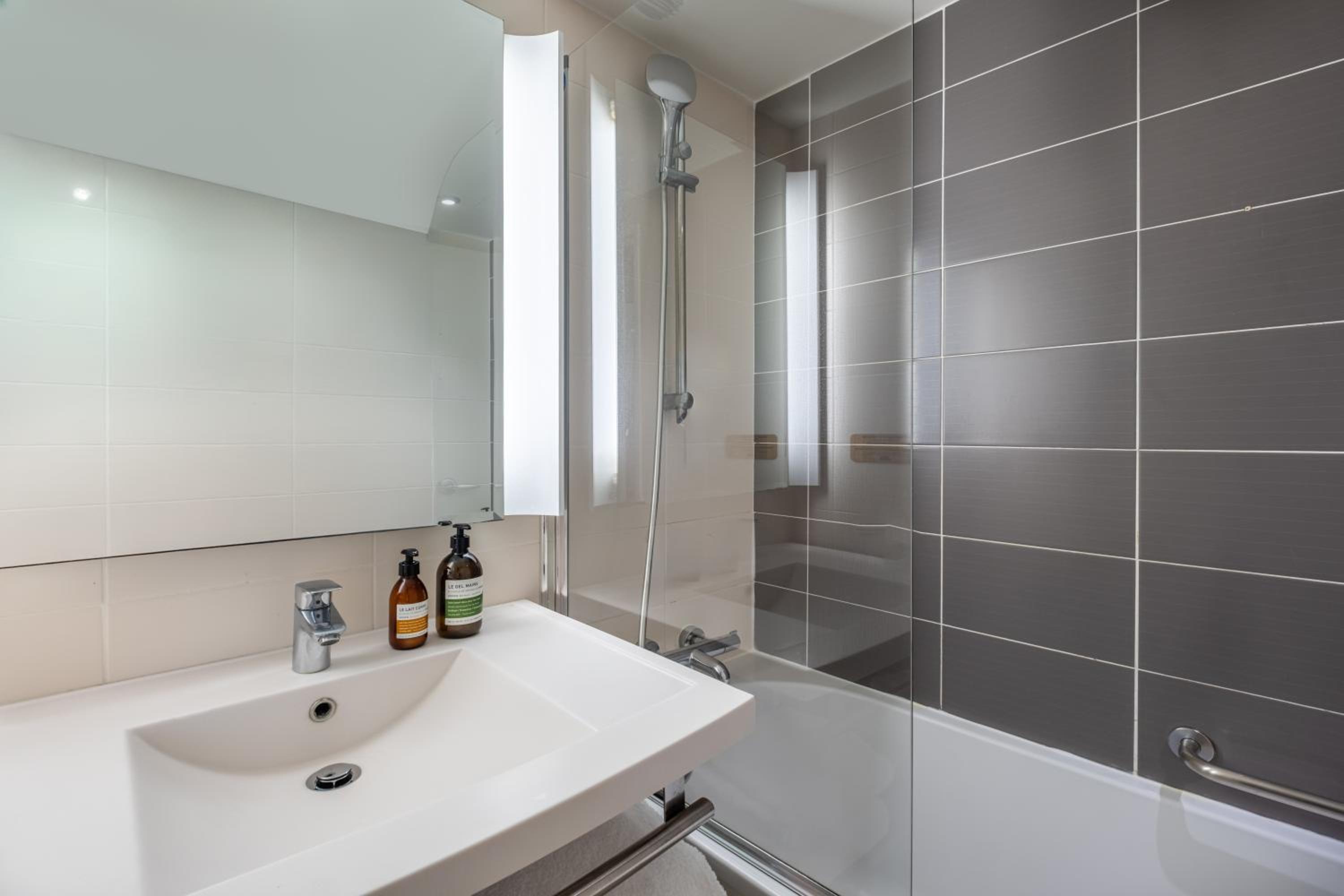 One-Bedroom Apartment - Photo 6