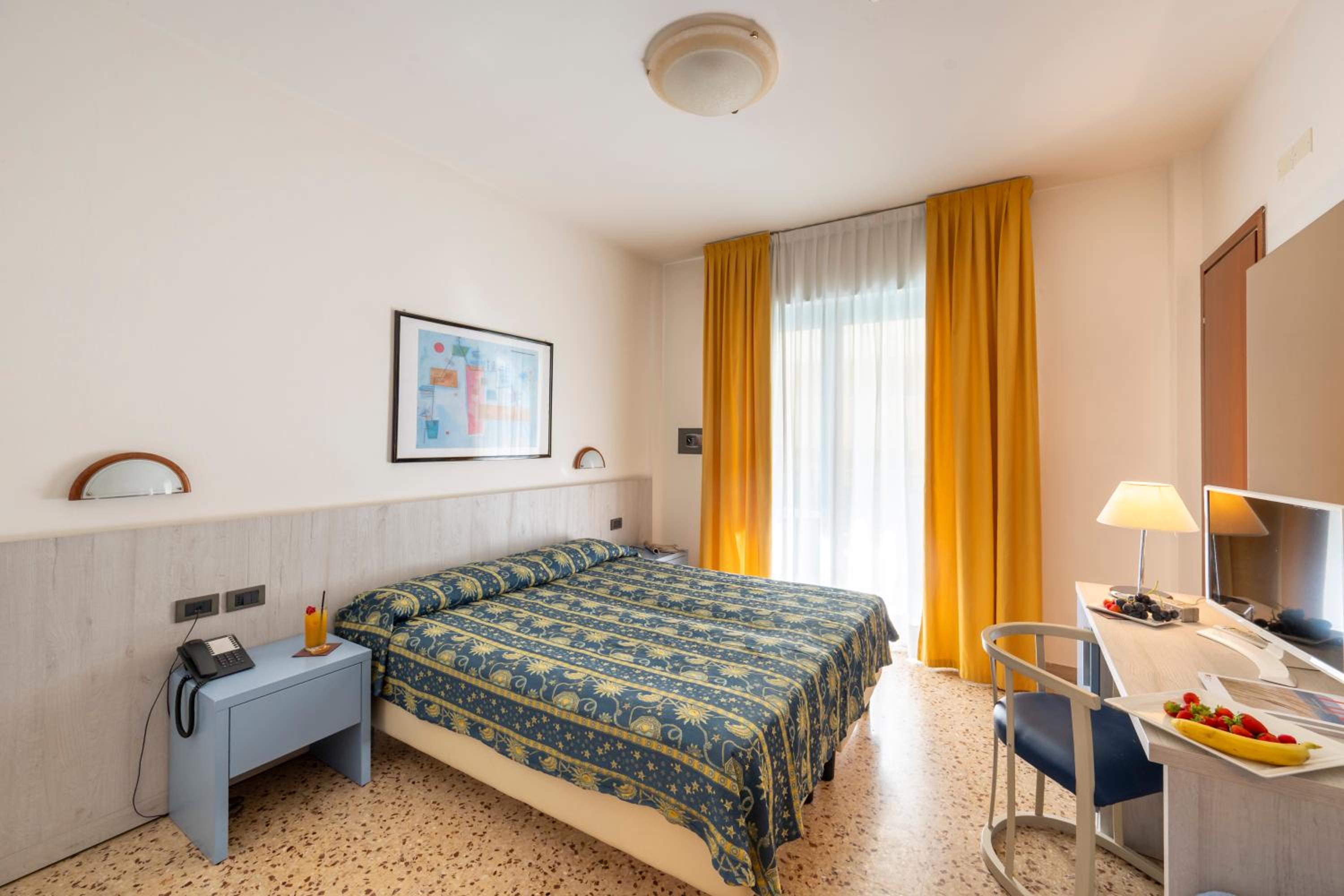 Double or Twin Room with Balcony - Photo 7
