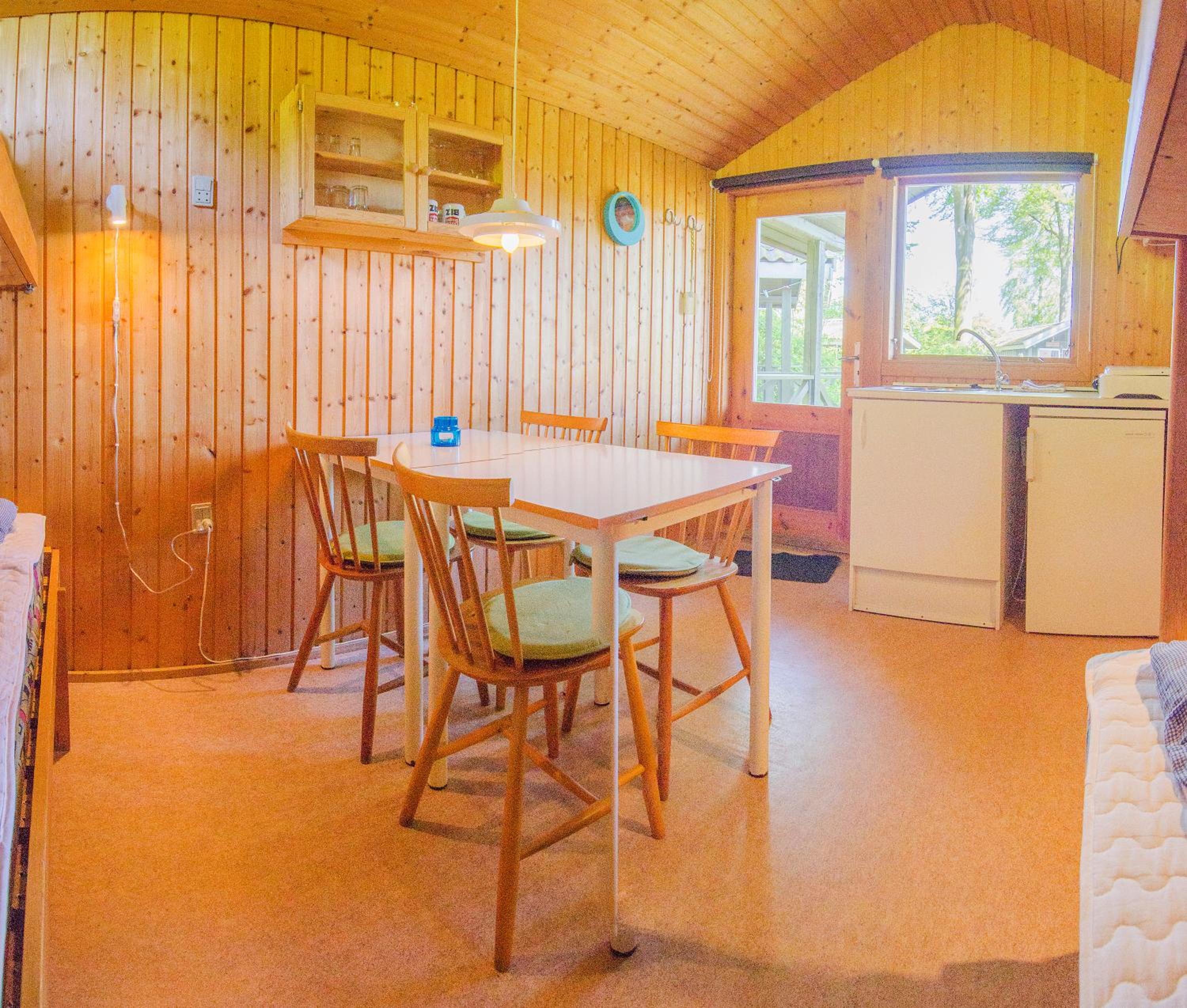 Economy Cottage with Shared Bathroom photo 2