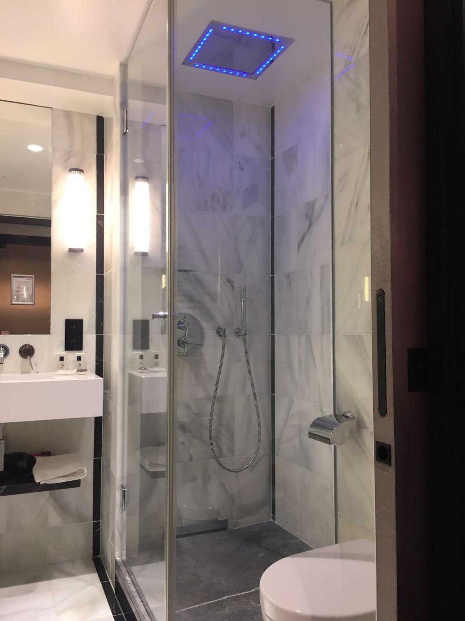 Junior Suite with Balcony - Photo 2
