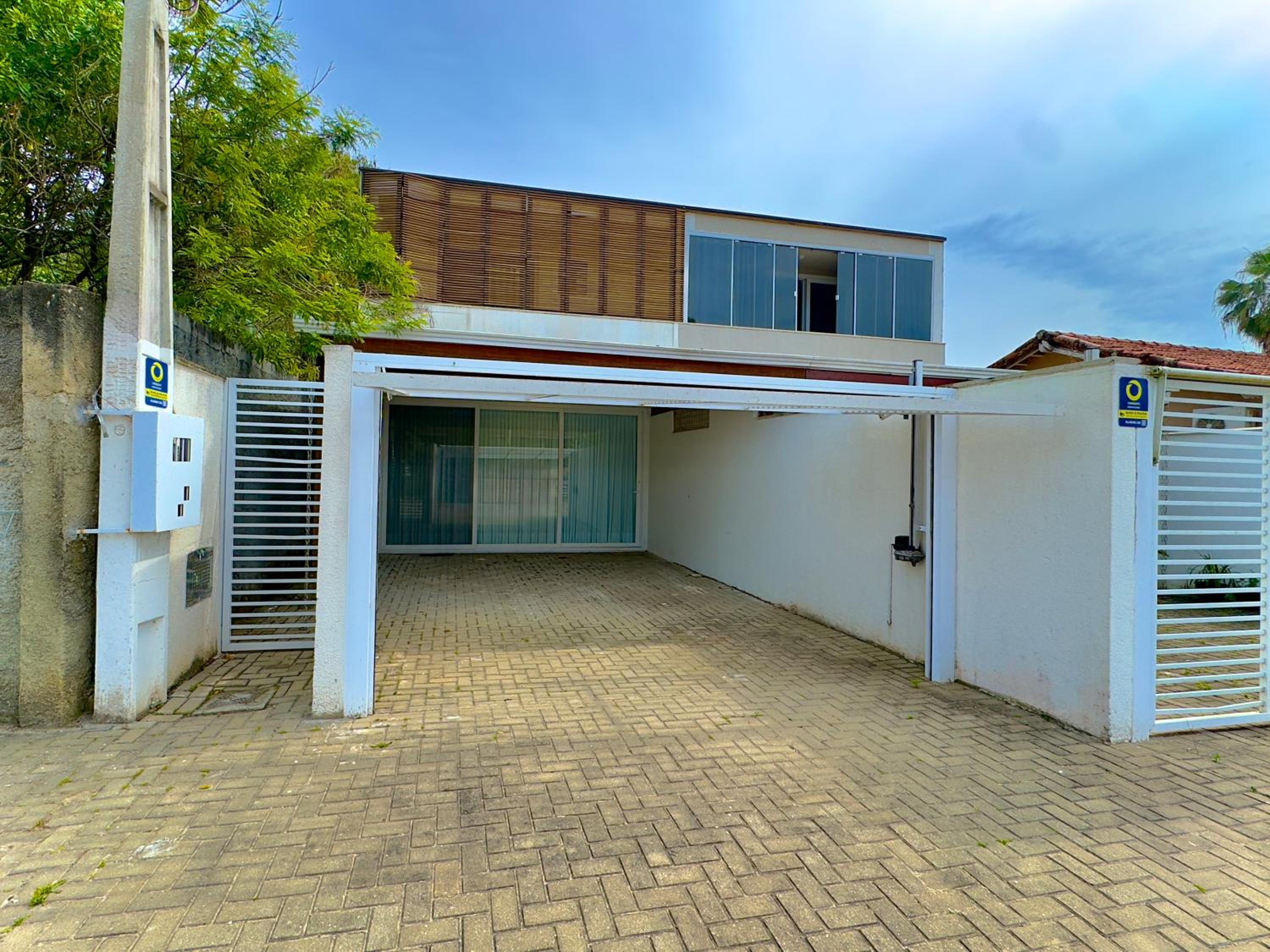 Three-Bedroom House photo 3