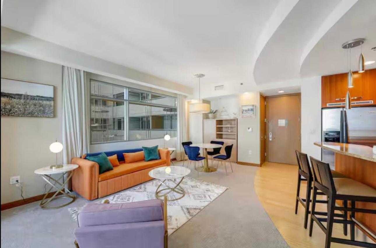 One-Bedroom Apartment with Sea View and Balcony photo 3