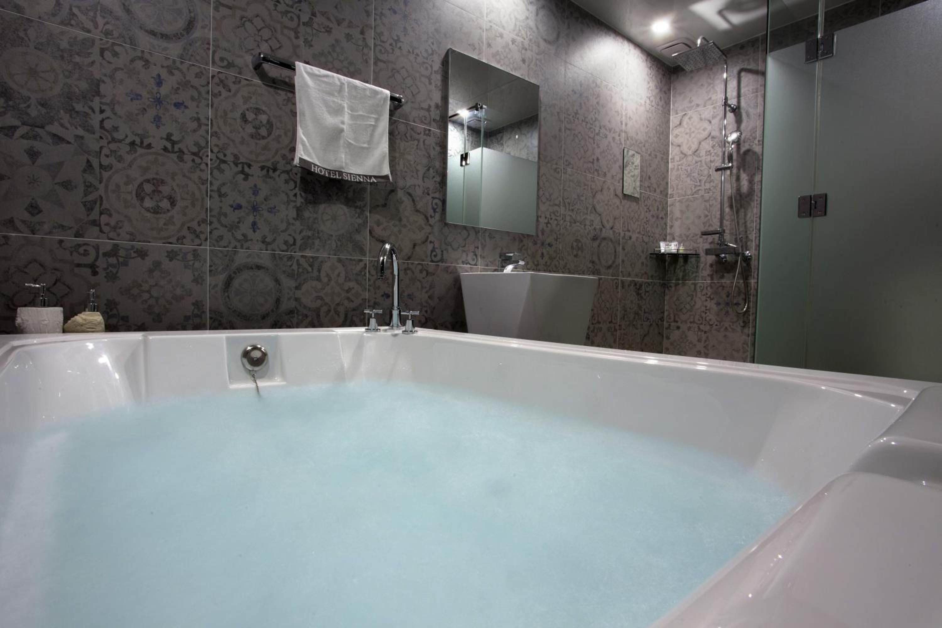 Sienna Suite photo 2