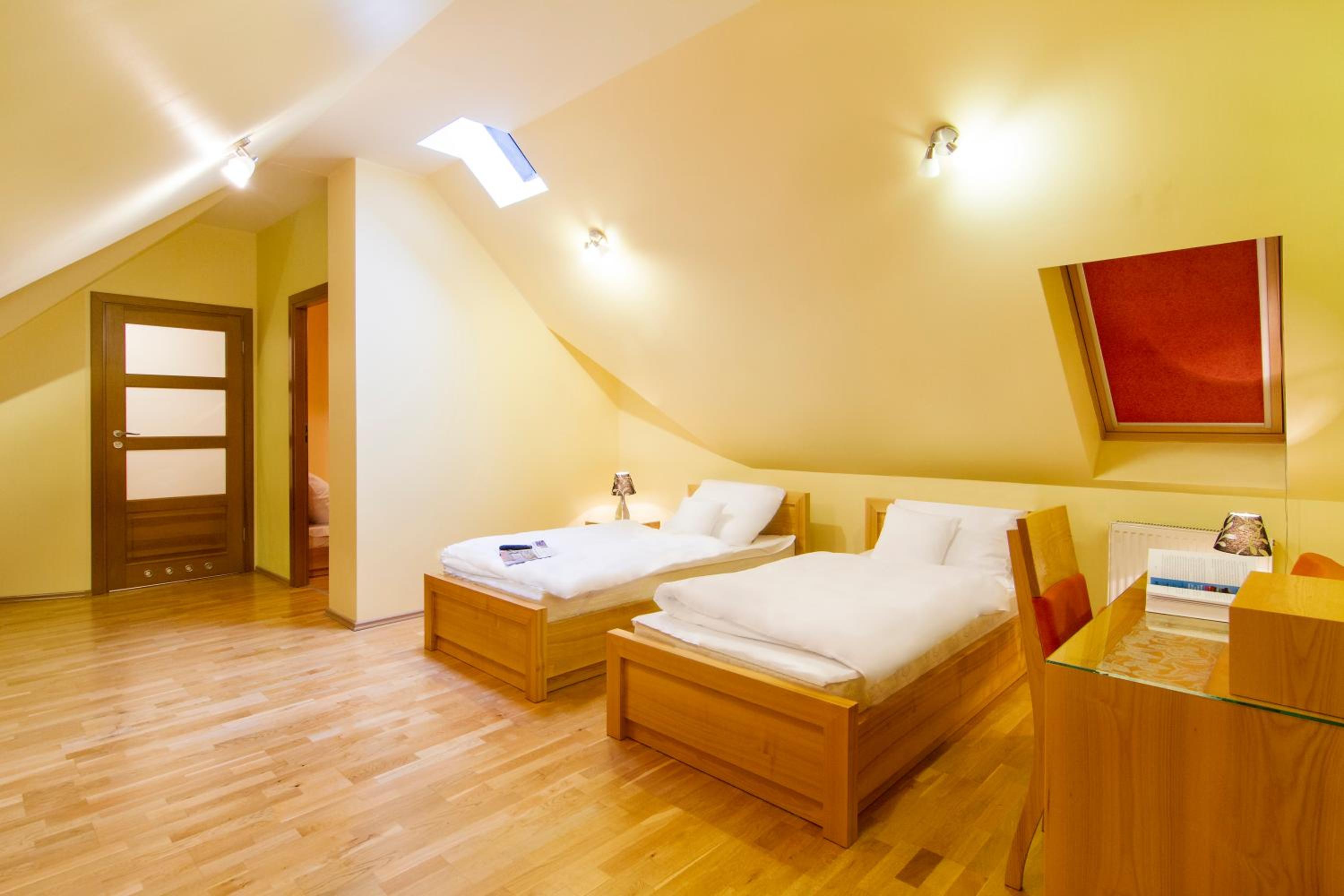 Budget Twin Room - Photo 3