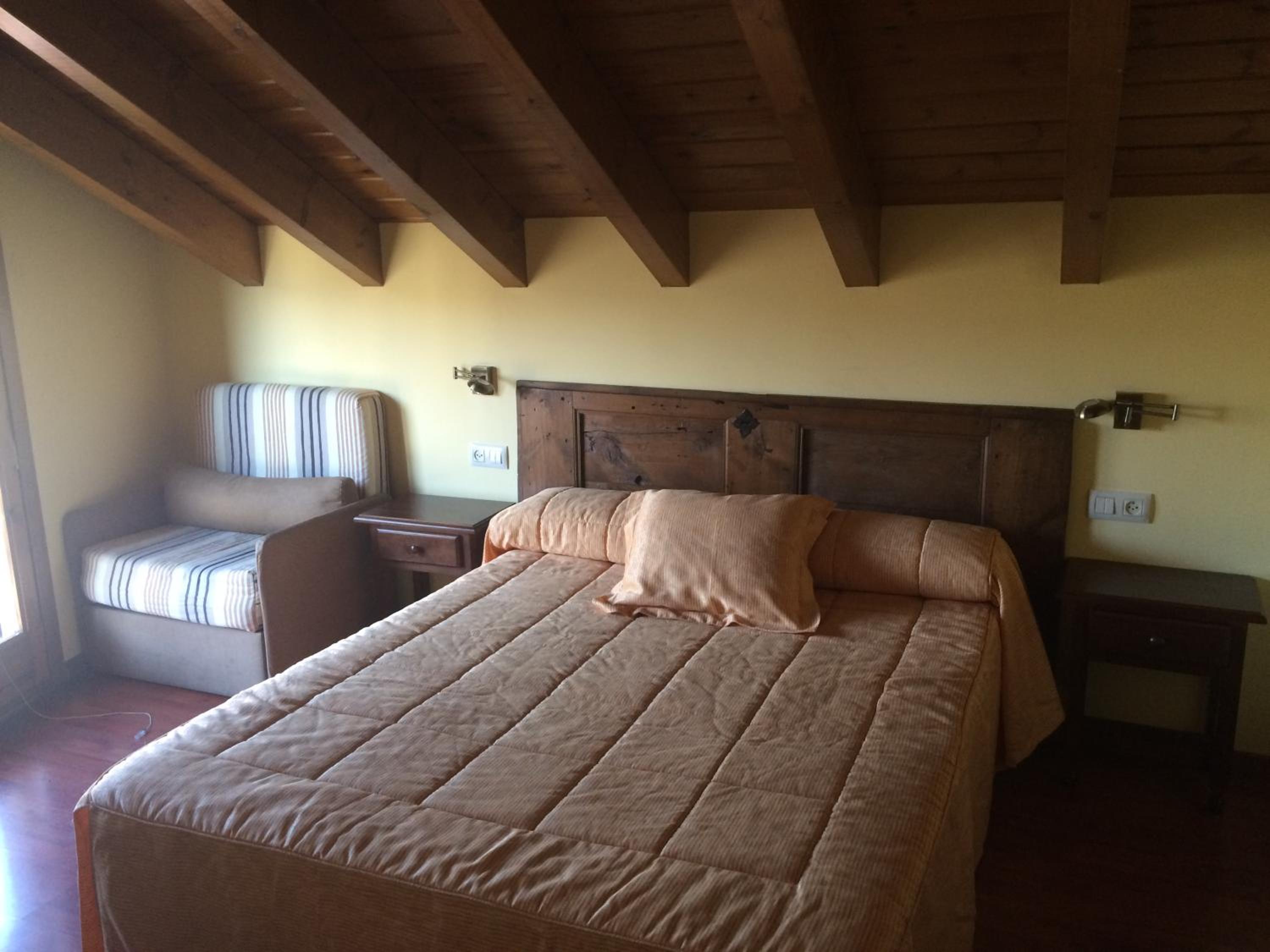 Double Room - Photo 7