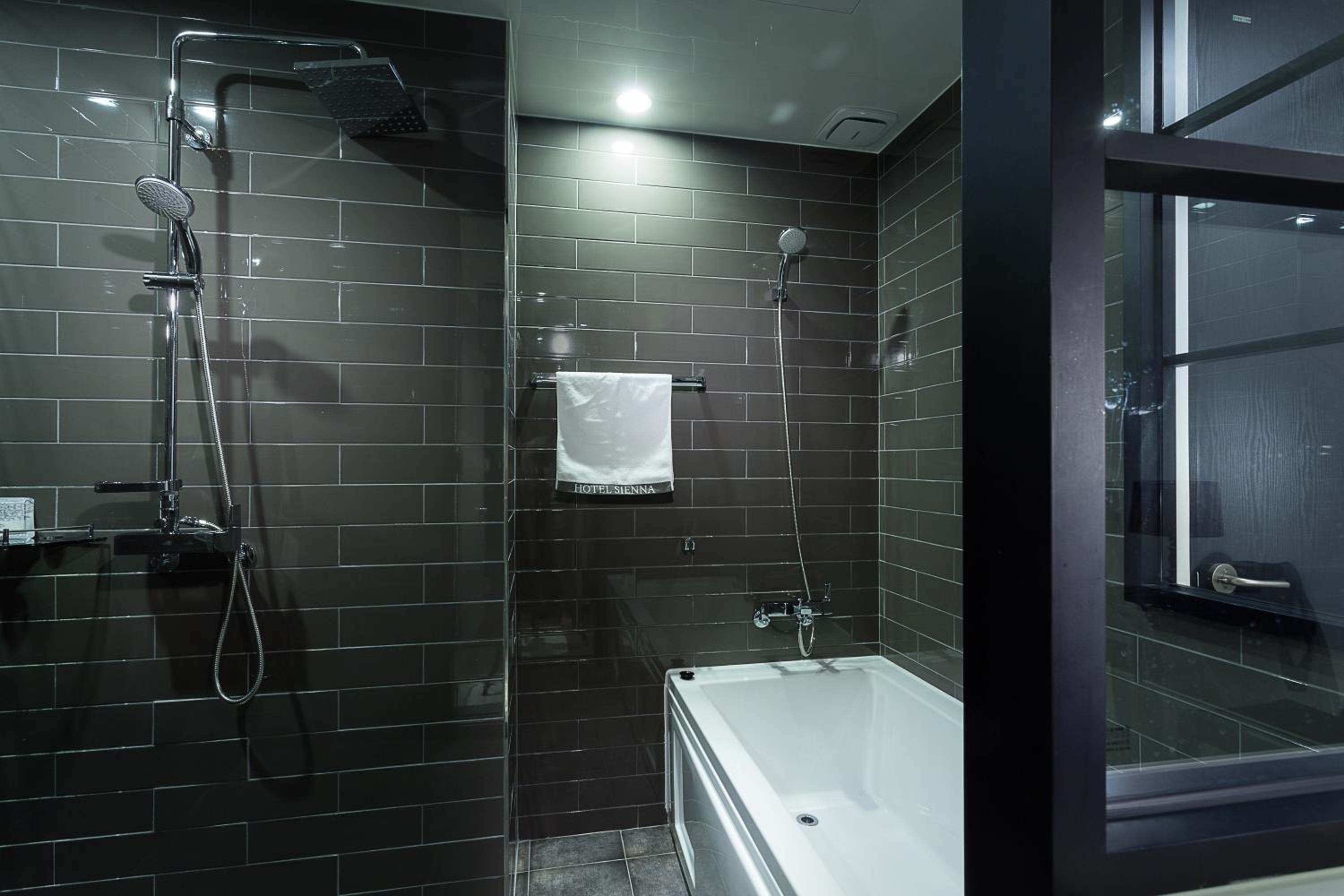 Superior Twin Room photo 3