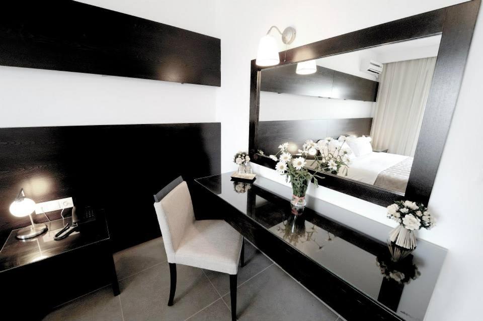 One Bedroom Suite with Sea View