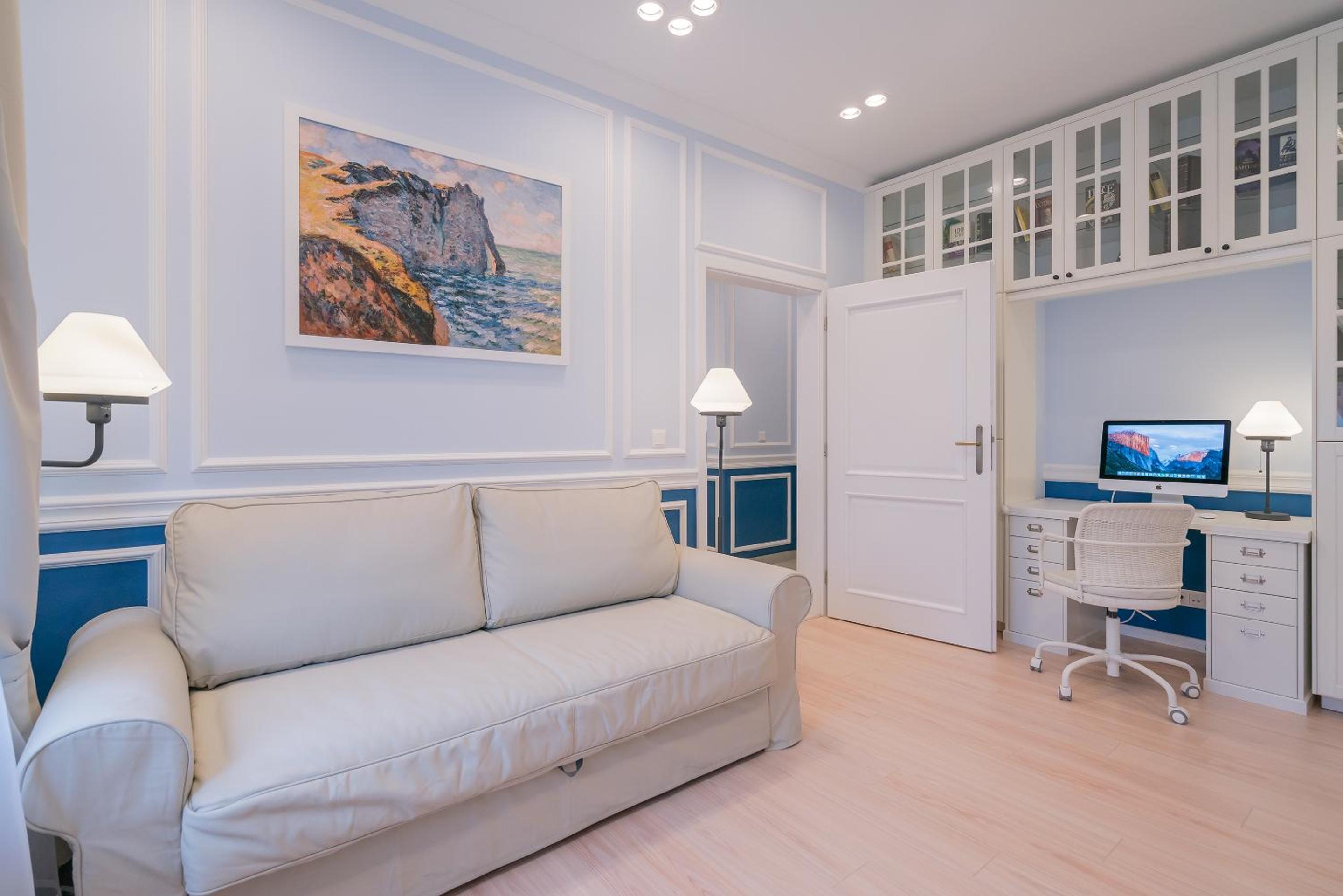Suite "Azure" with Work Station photo 2