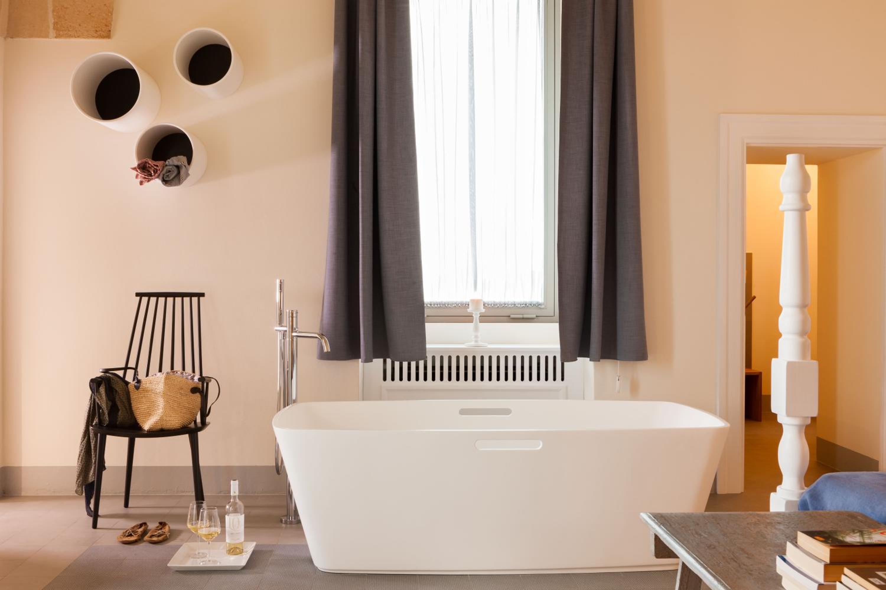 Junior Suite with Bath Tub photo 2