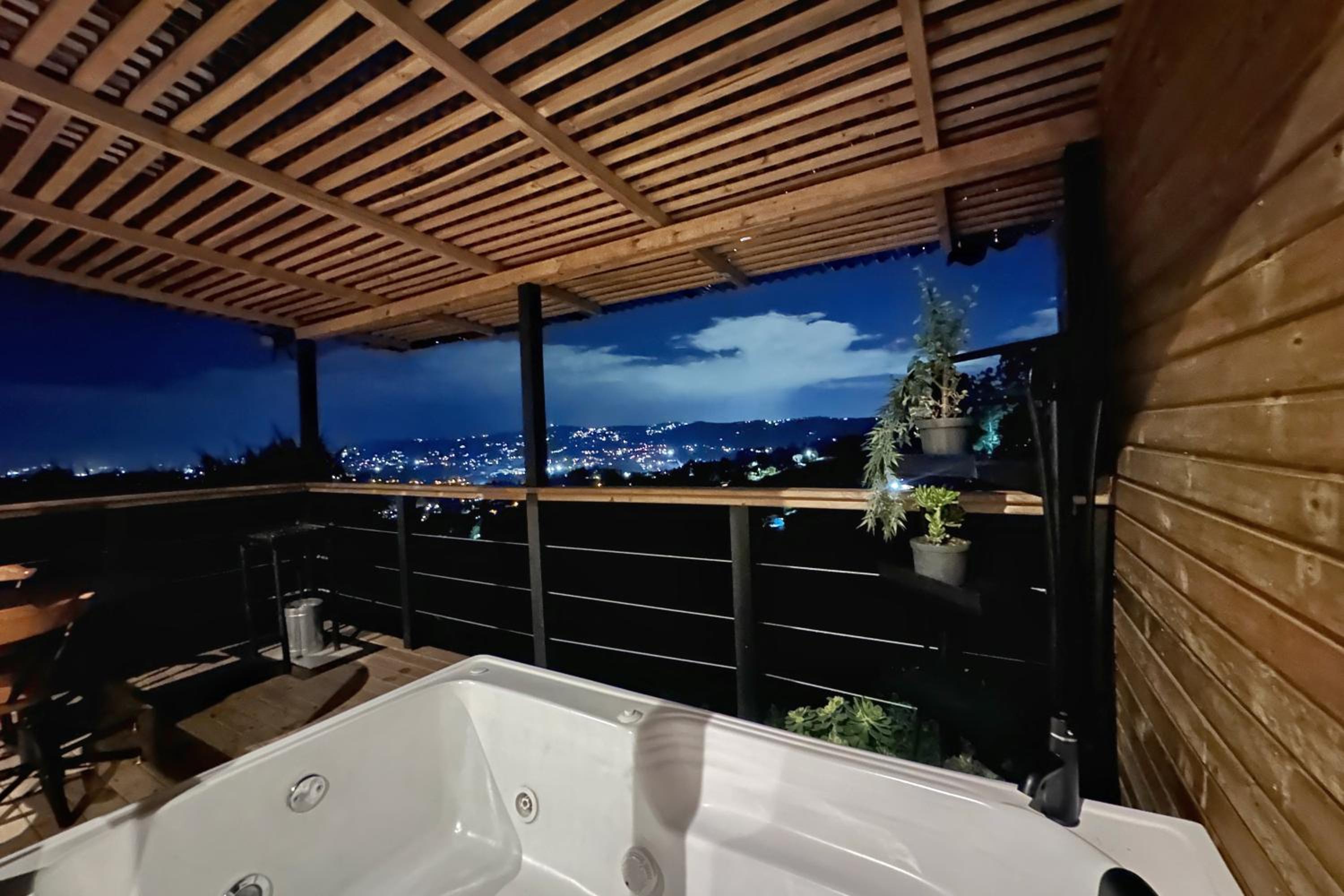 One-Bedroom House photo 1