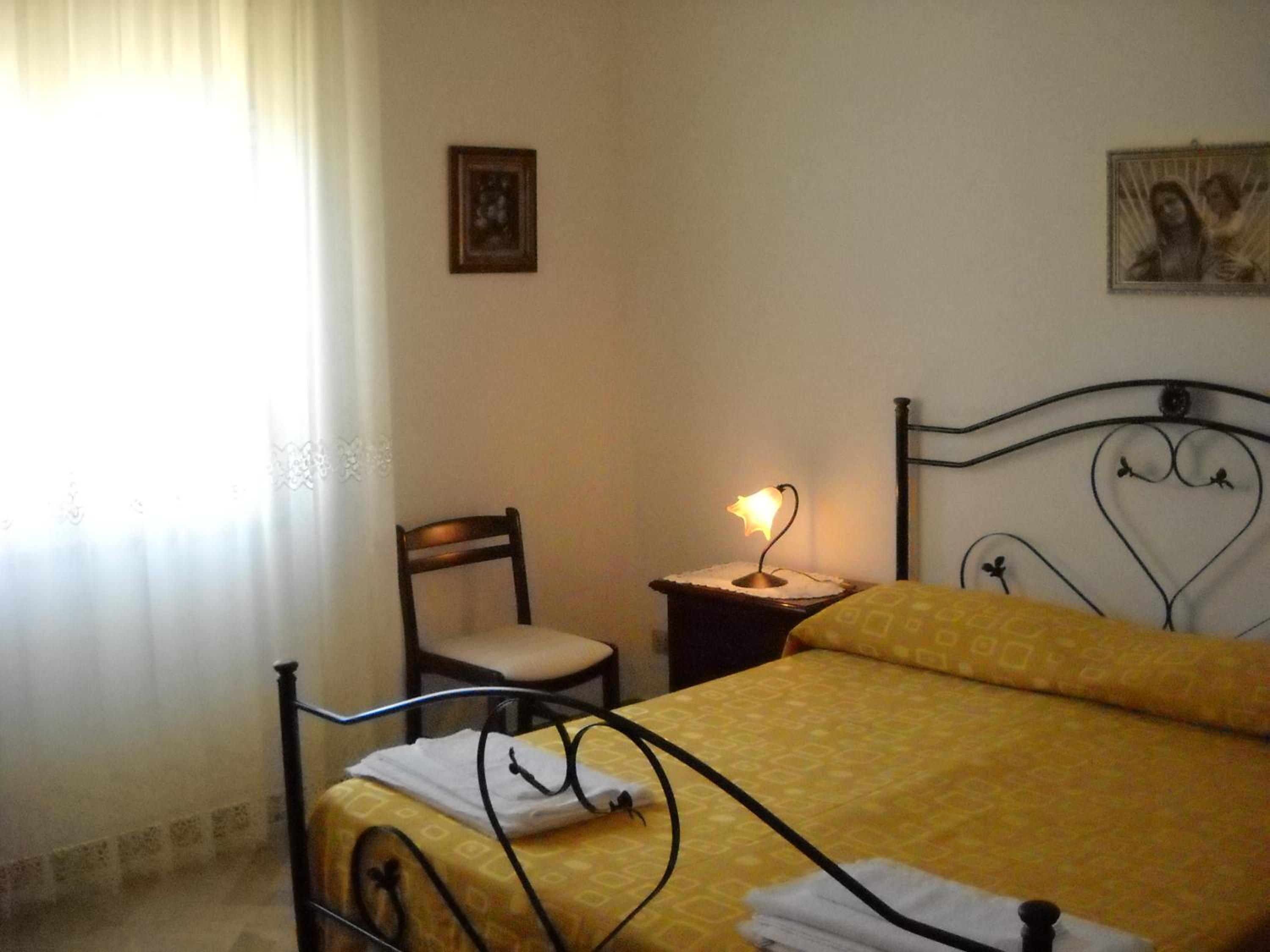 Double Room with Private External Bathroom photo 3