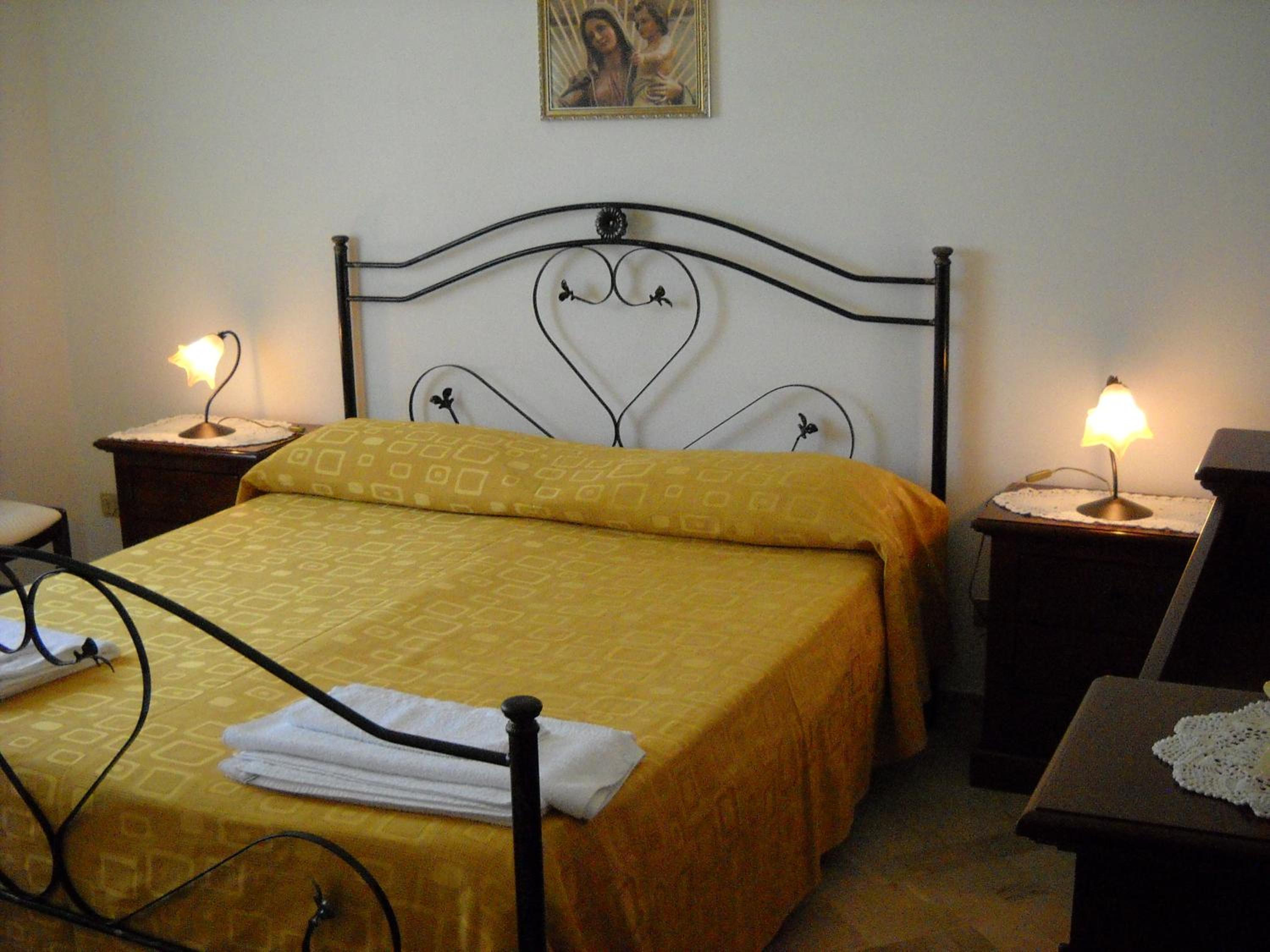 Double Room with Private External Bathroom photo 2