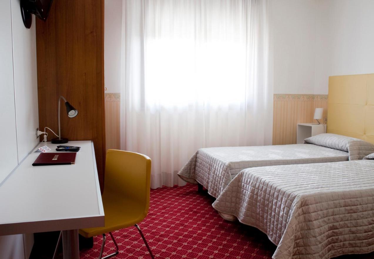 Classic Twin Room photo 1