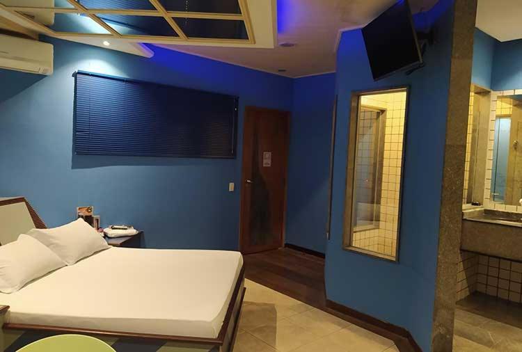 Deluxe Suite with Spa Bath