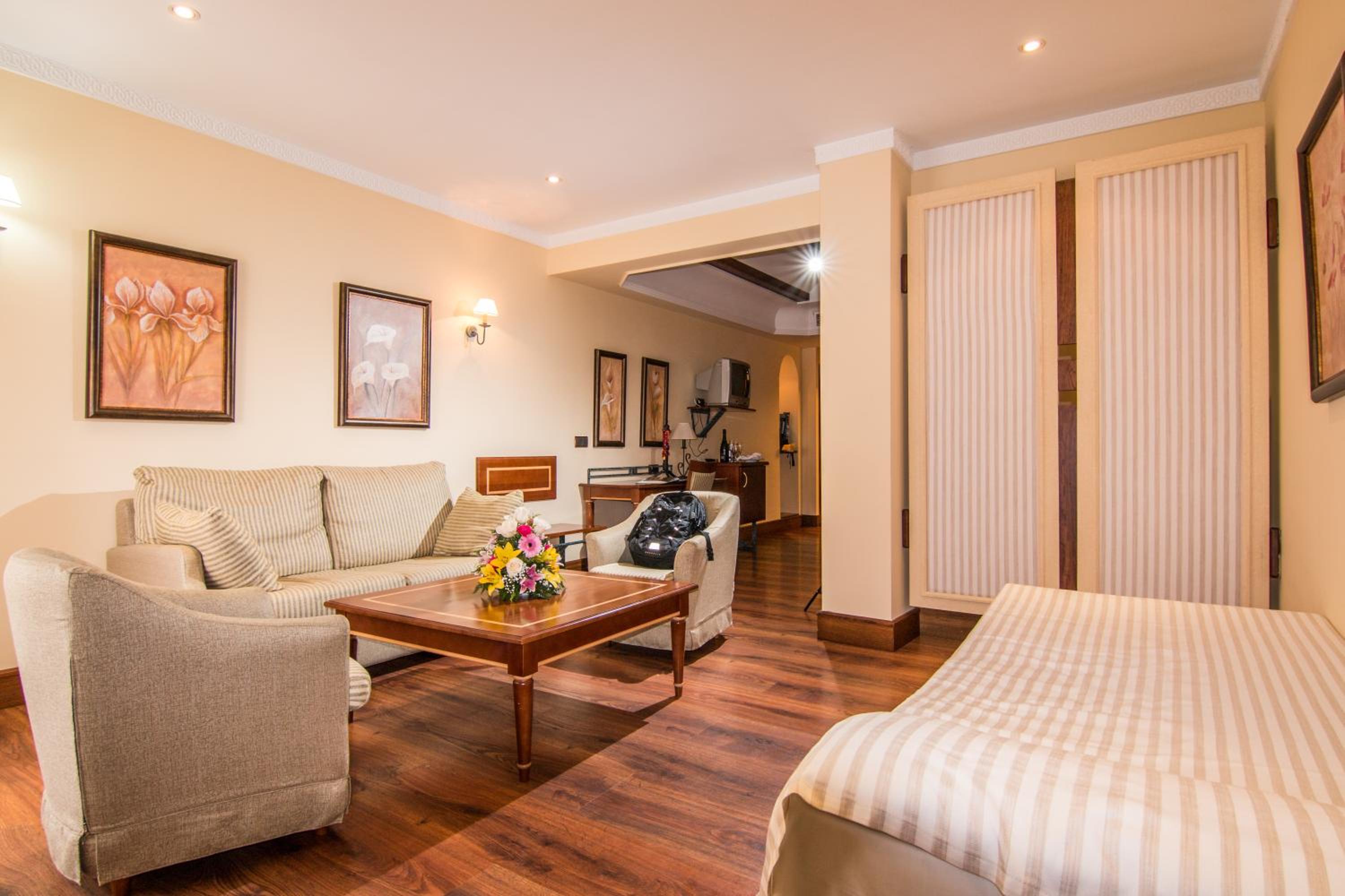 Double Room with Extra Bed (3 Adults) photo 3