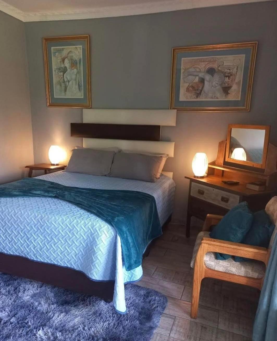 Comfort Queen Room - Photo 10