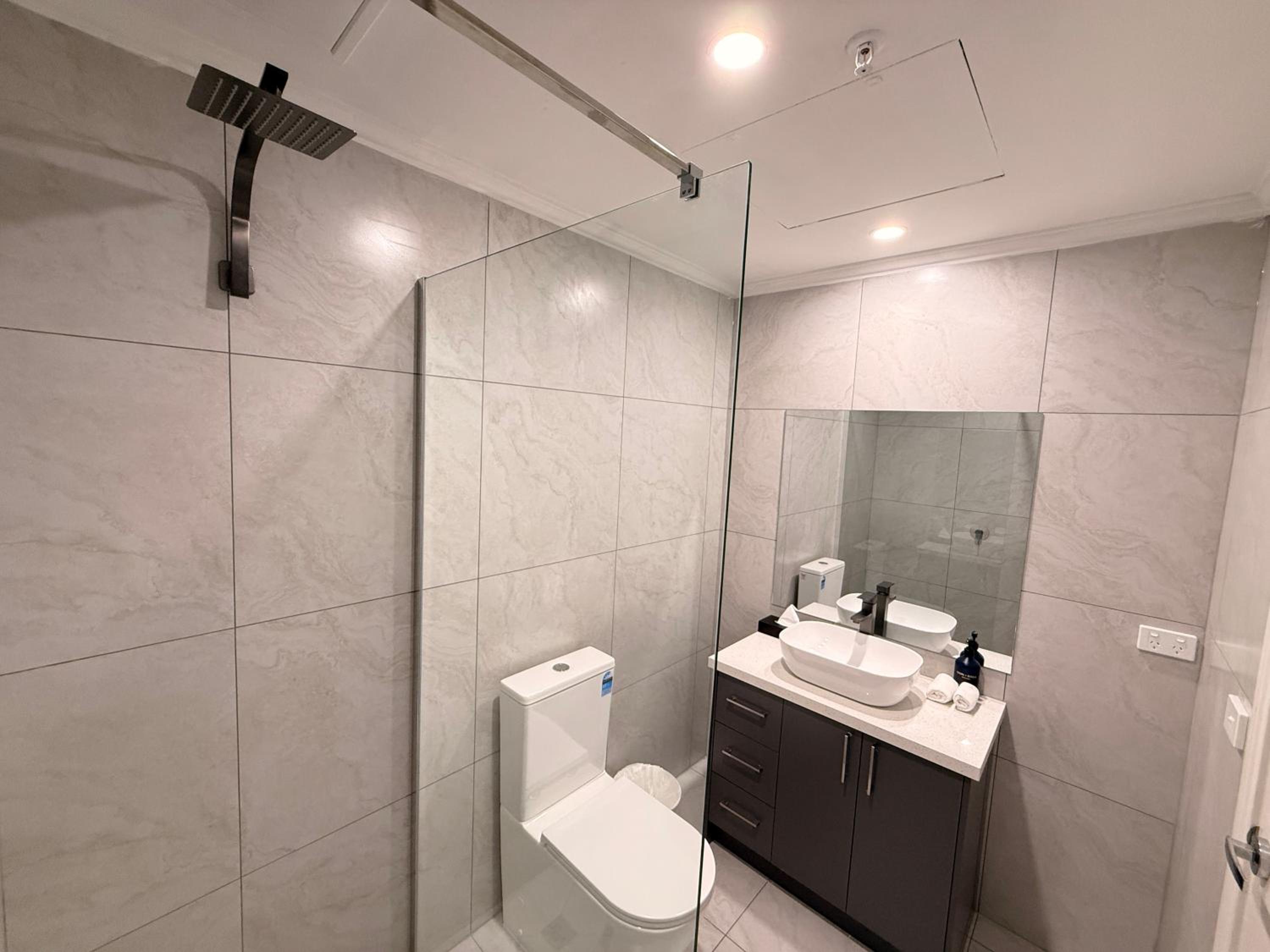 Superior Deluxe King Apartment - Non-Smoking photo 3