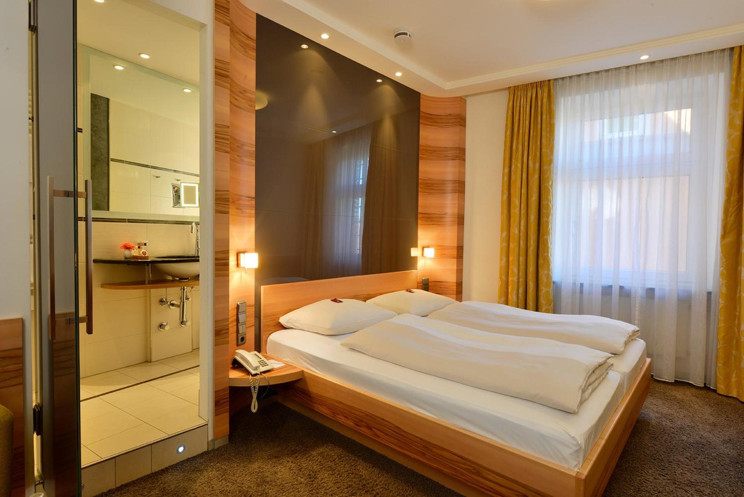 Standard Double Room - Photo 7
