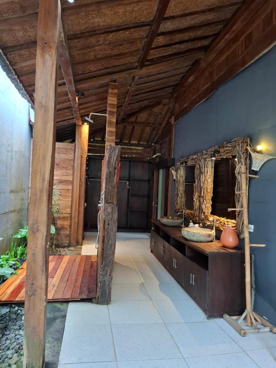 Villa photo 2