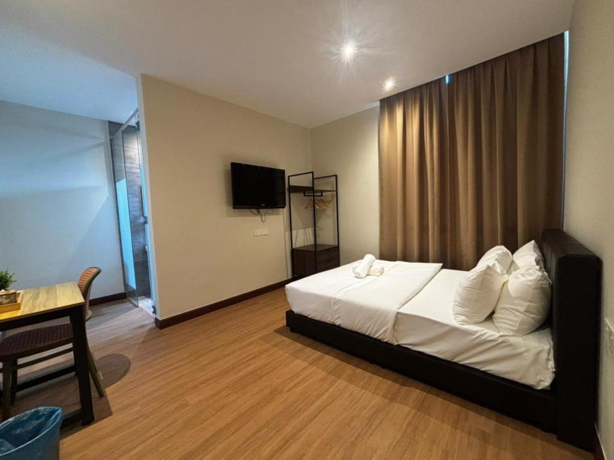 Deluxe Queen Room - Photo 1