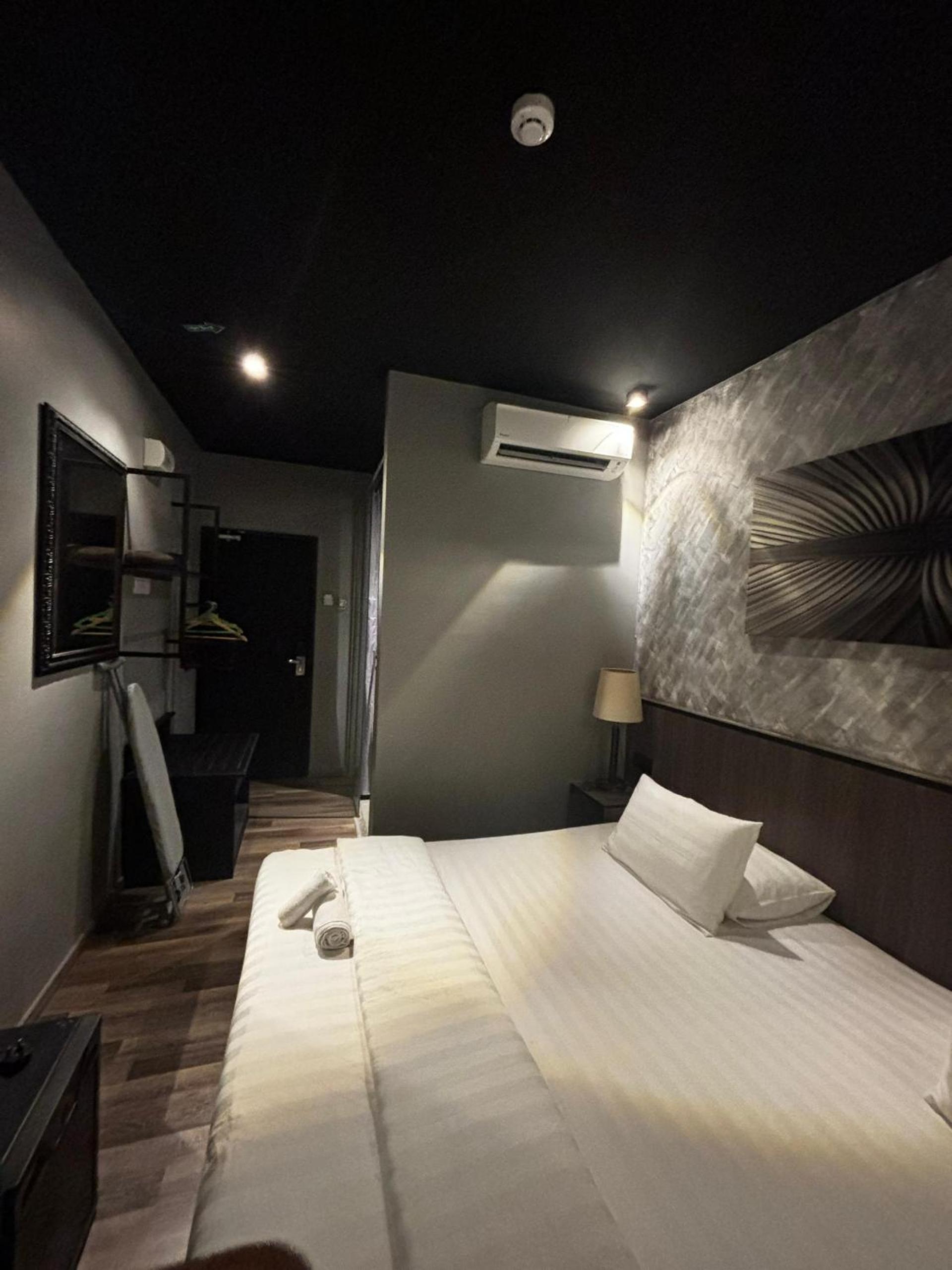 Standard King Room - Photo 6