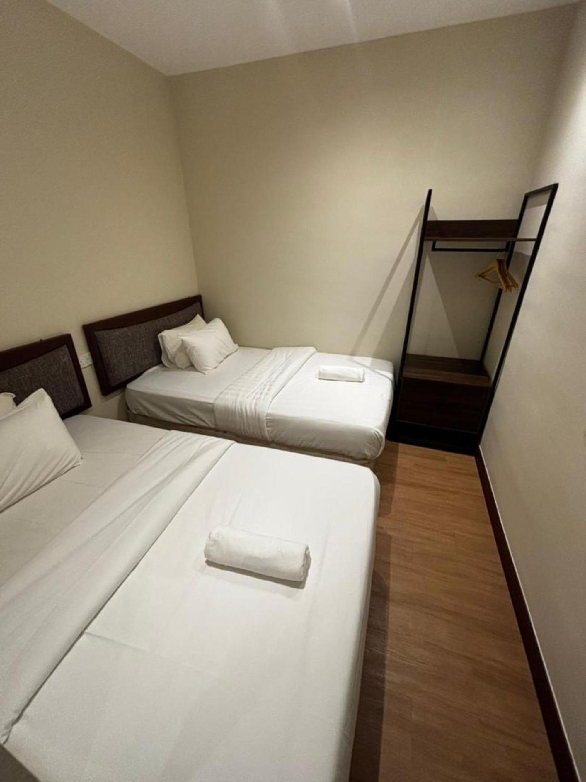 Standard Twin Room - Photo 1