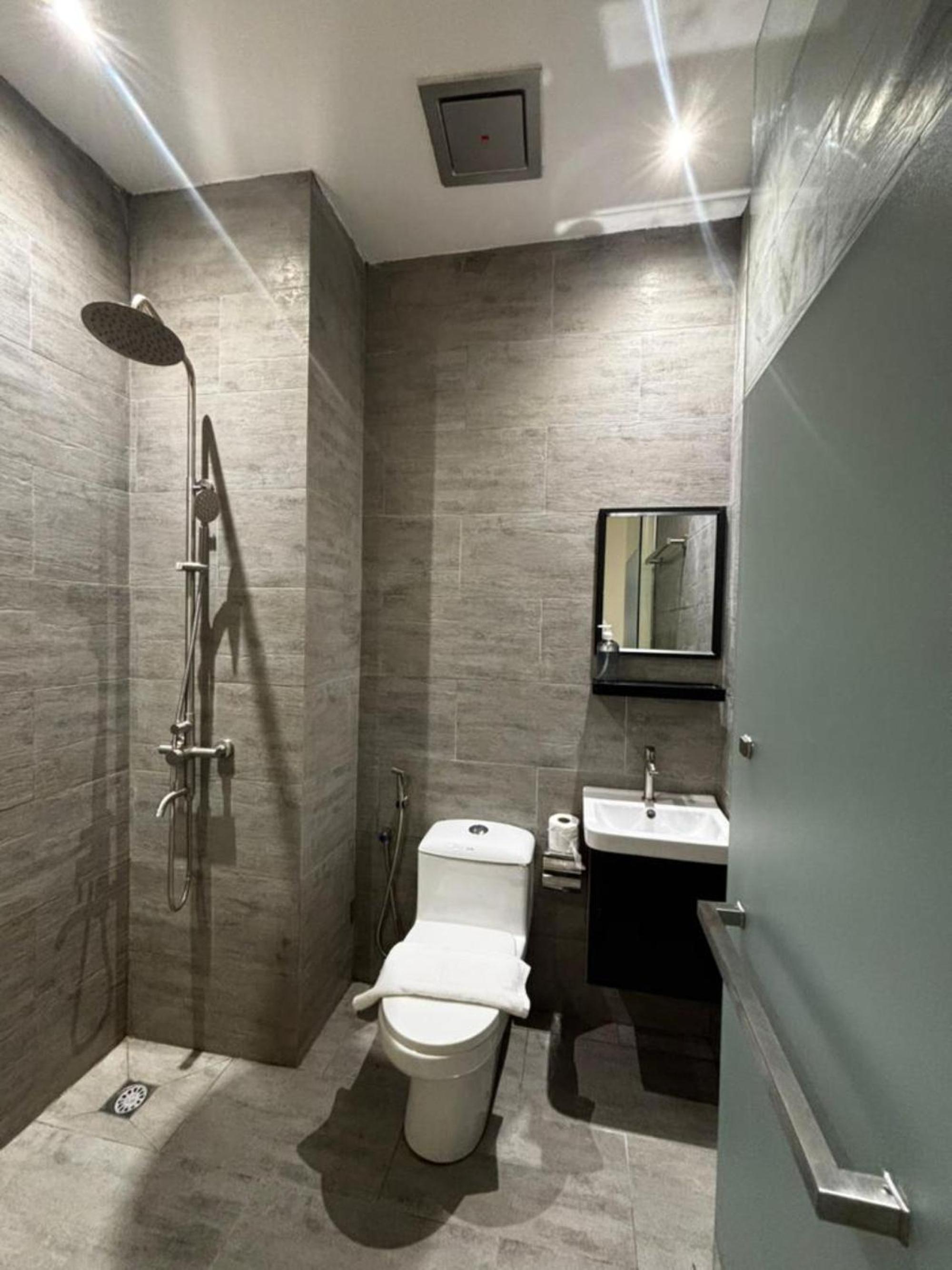 Standard Twin Room - Photo 3