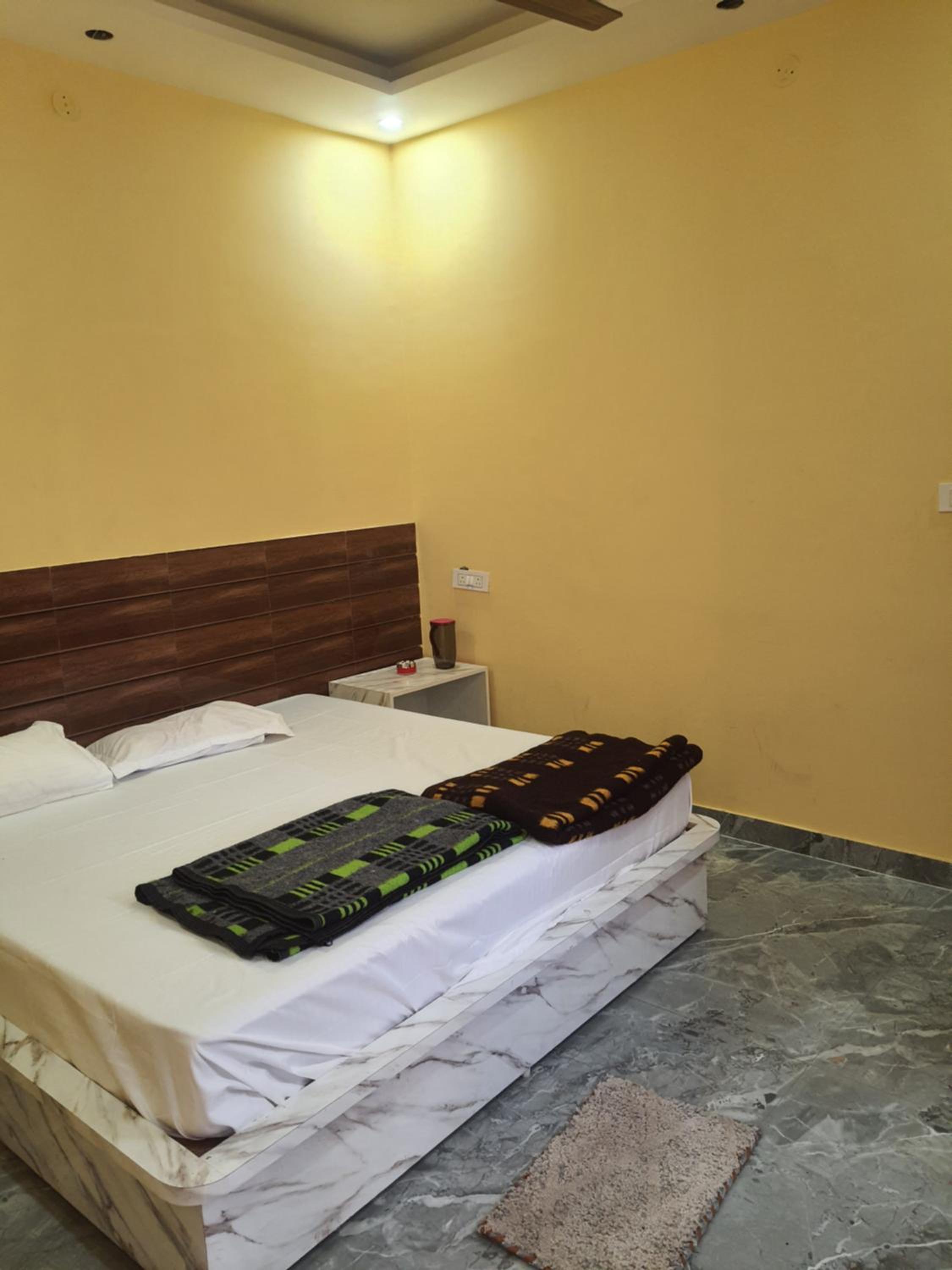 Double or Twin Room with Mountain View photo 3