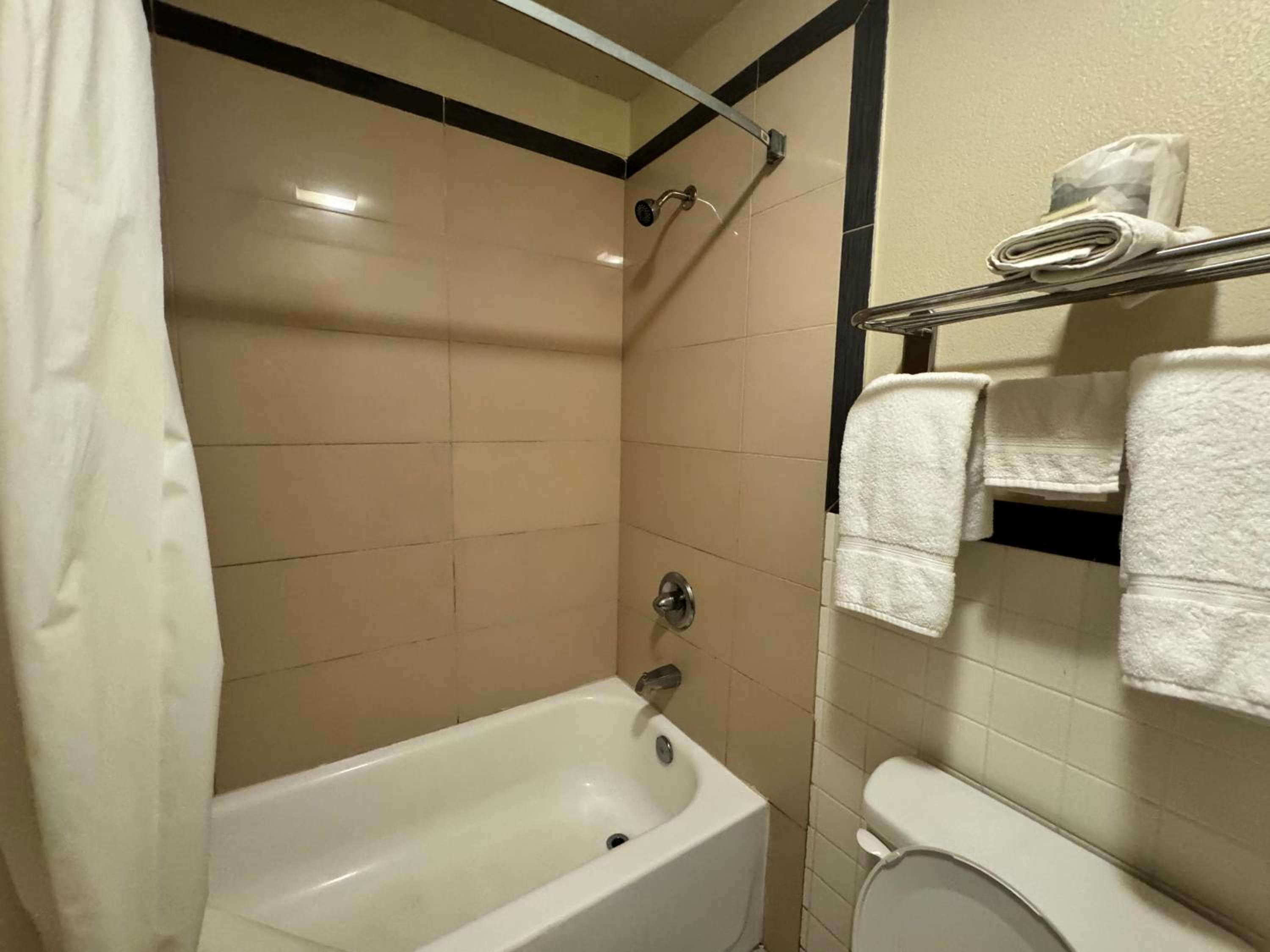 Double Room with Three Double Beds - Non-Smoking - Photo 1