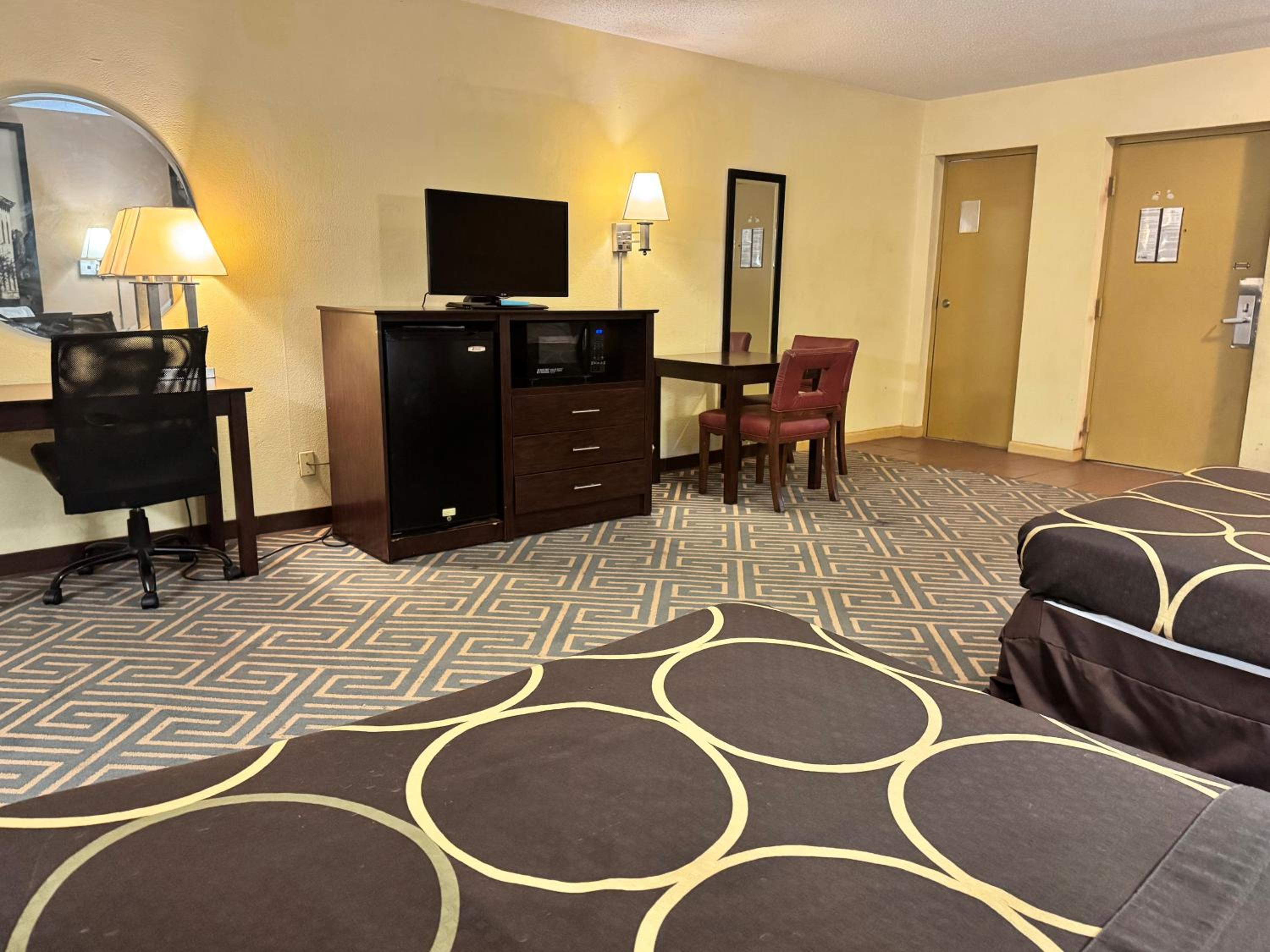 Double Room with Three Double Beds - Non-Smoking - Photo 6