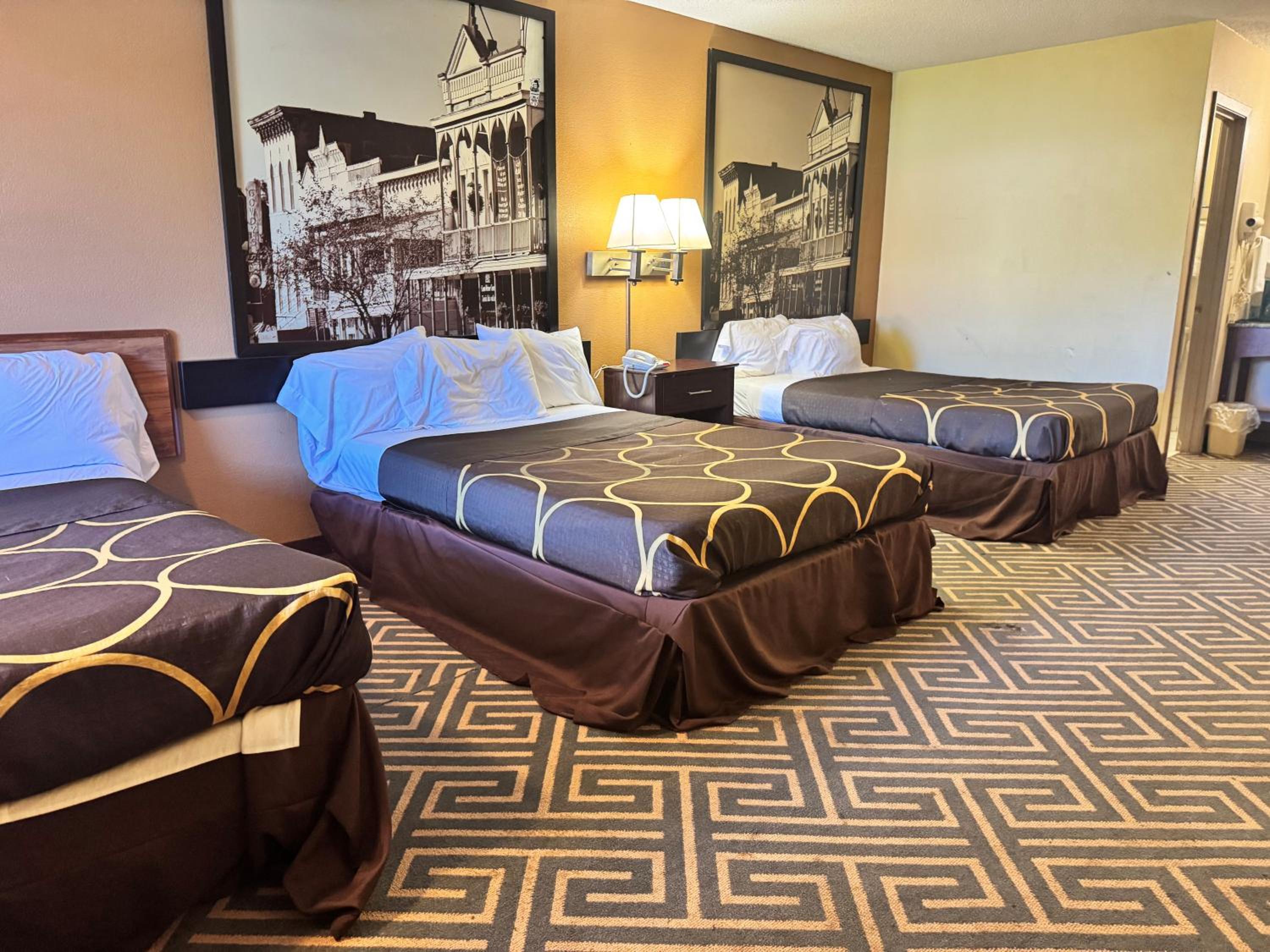 Double Room with Three Double Beds - Non-Smoking - Photo 7