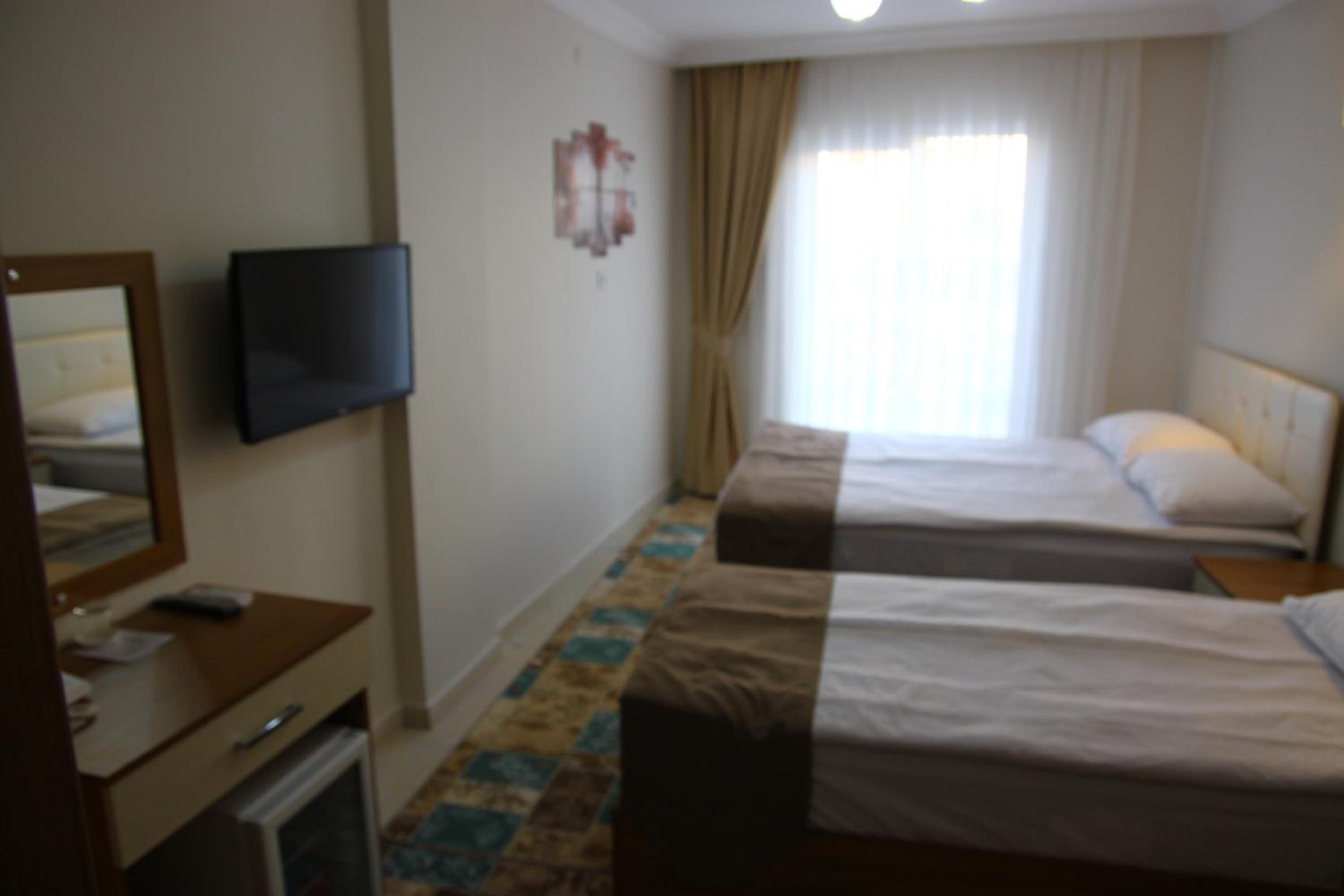 Double Room with Balcony (2 Adults + 1 Child) photo 1
