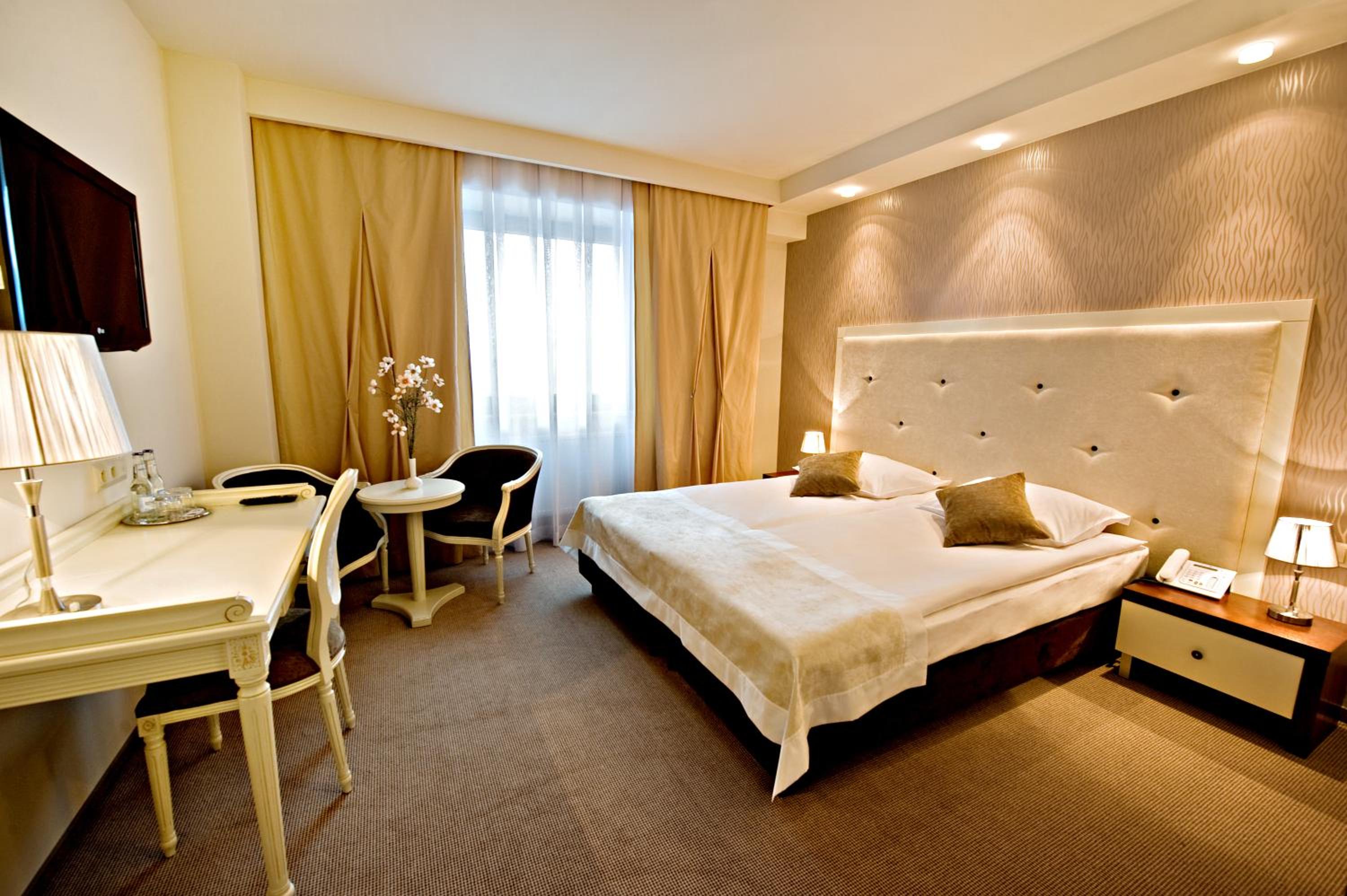Deluxe Double or Twin Room photo 2