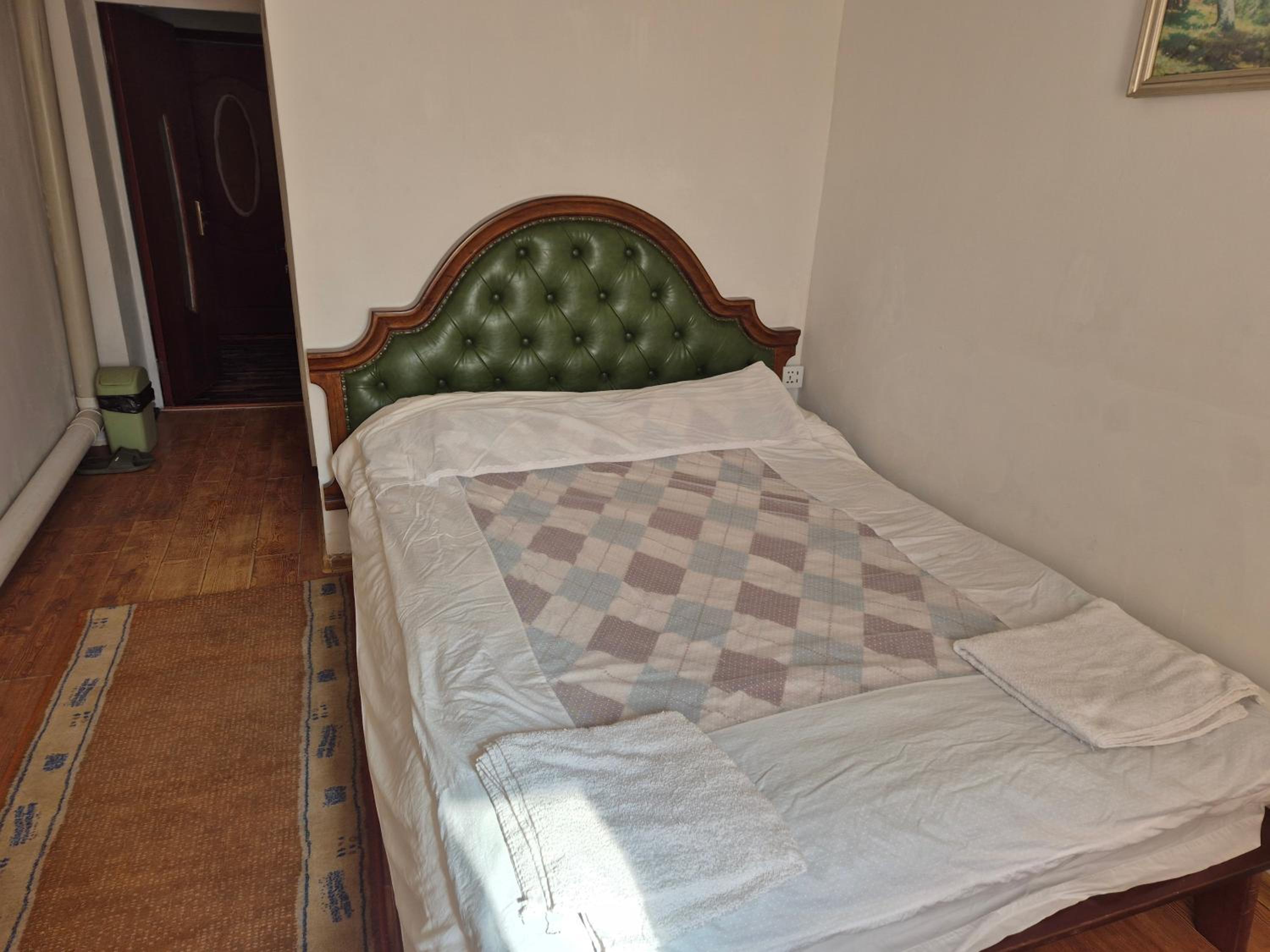 Single Room with Bathroom photo 2