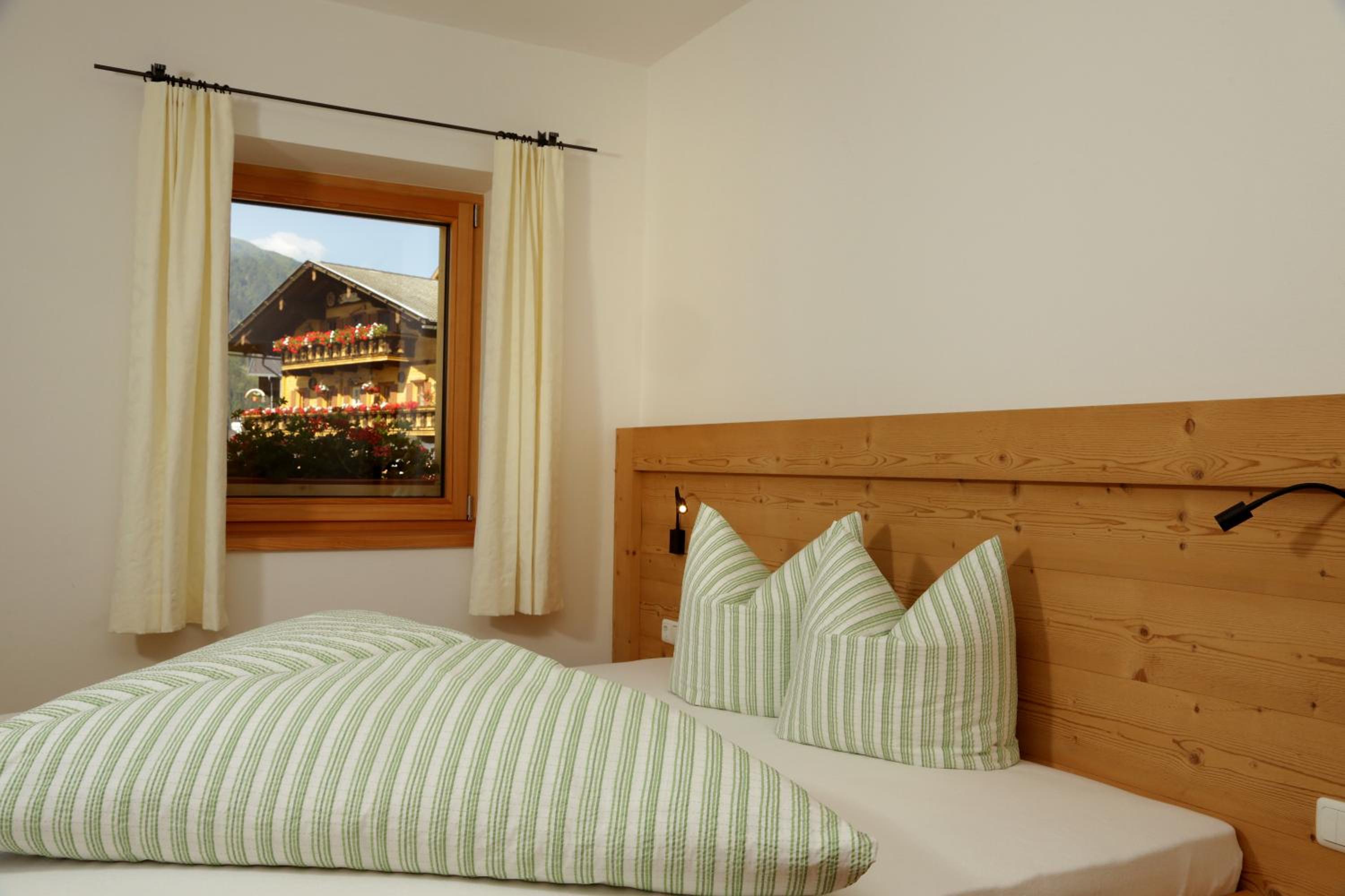 One-Bedroom Apartment with Balcony