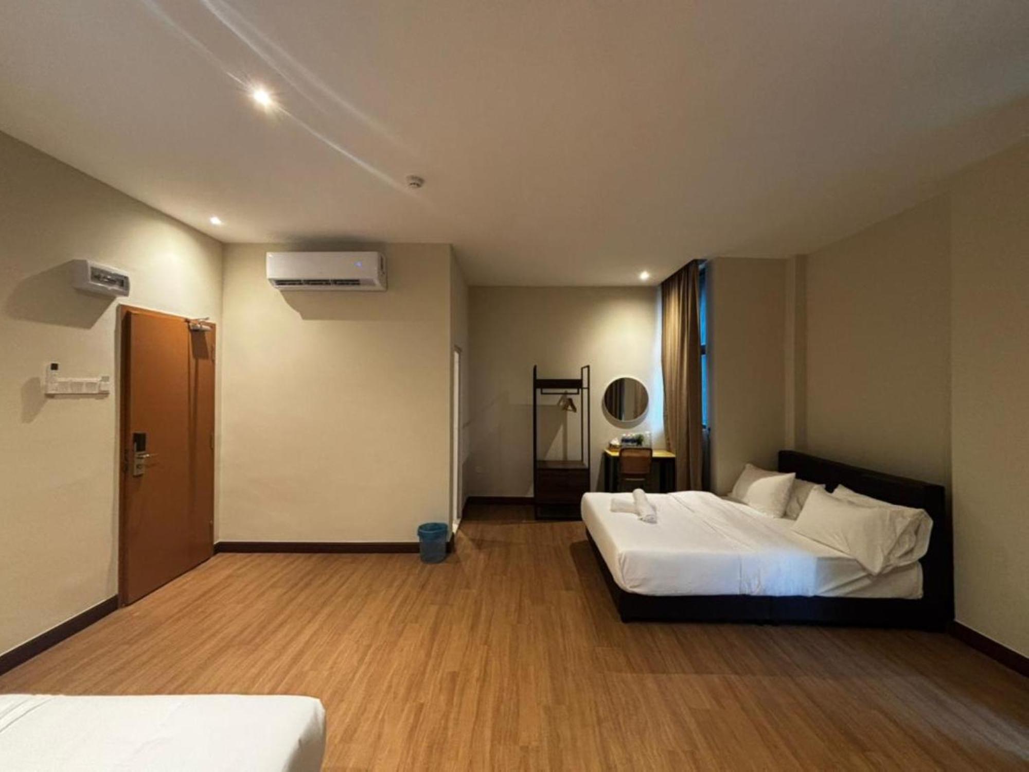 Deluxe Family Room - Photo 1