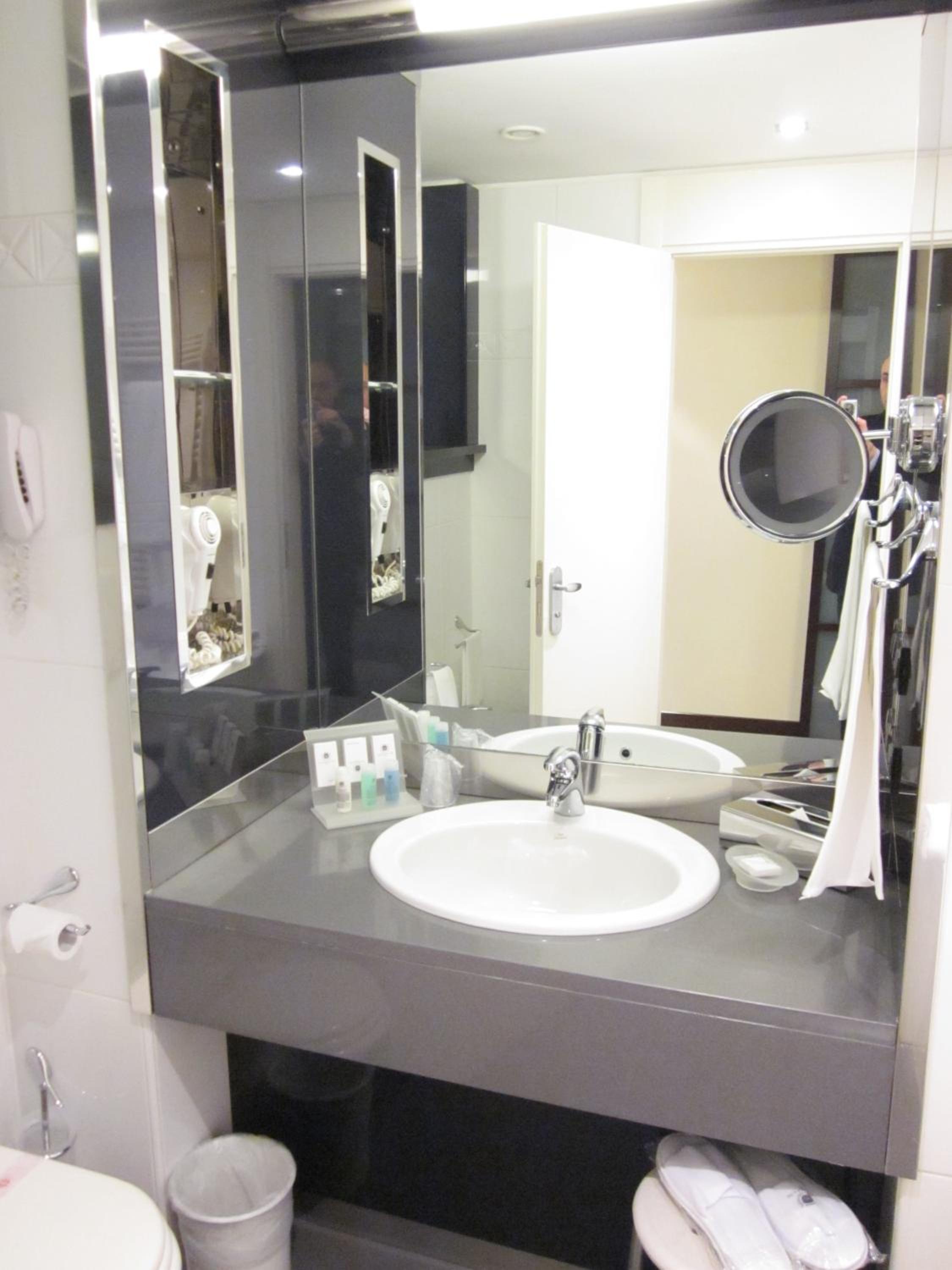 Twin Room - Photo 6