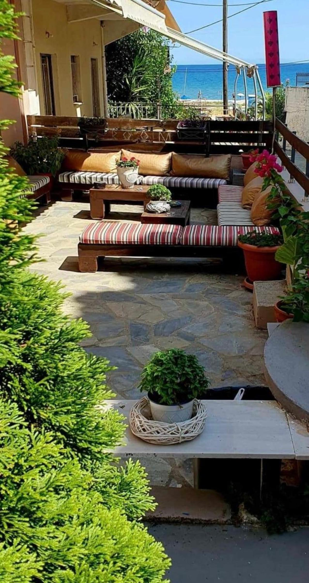 Superior Family Room photo 1