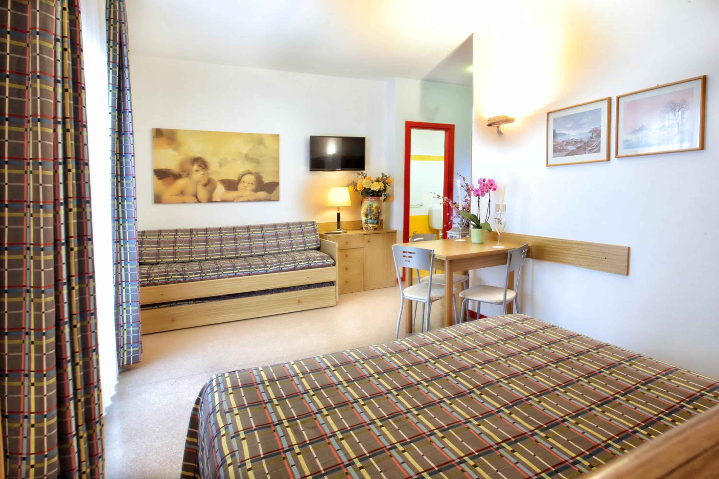 Studio - Photo 13