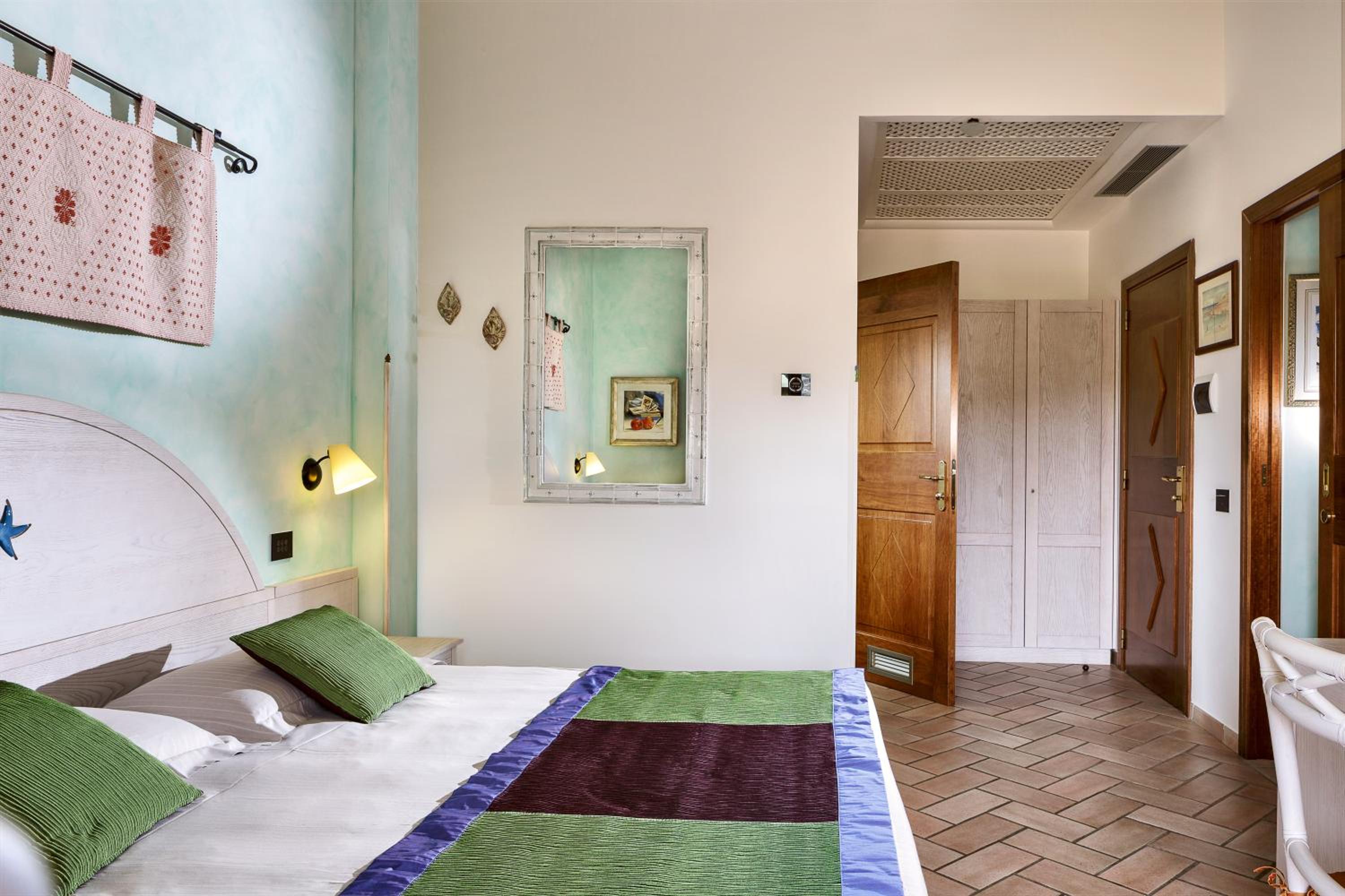 Classic Triple Room with Sea View - Photo 1